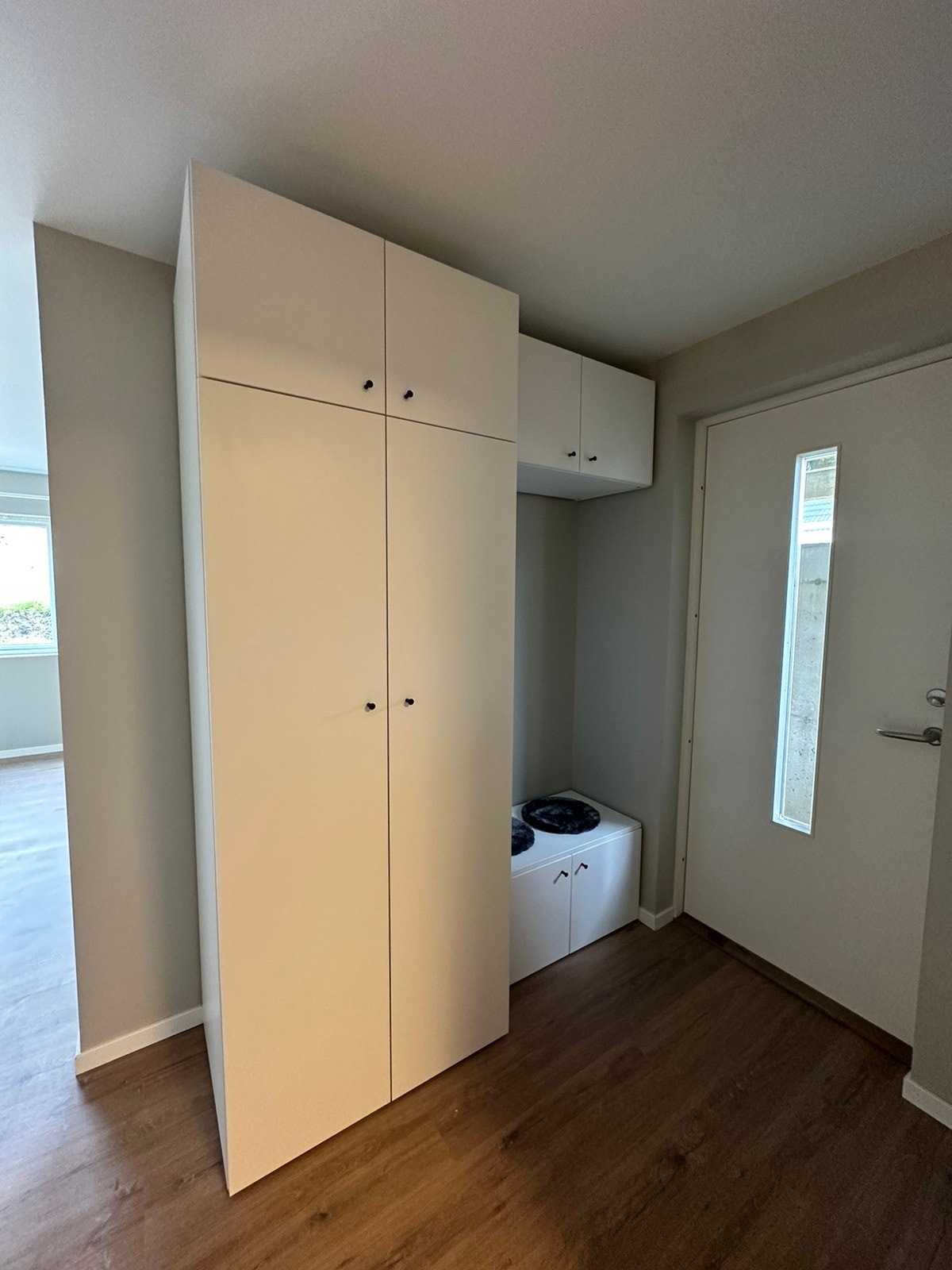 Entre m/ Garderobe Galleribilde