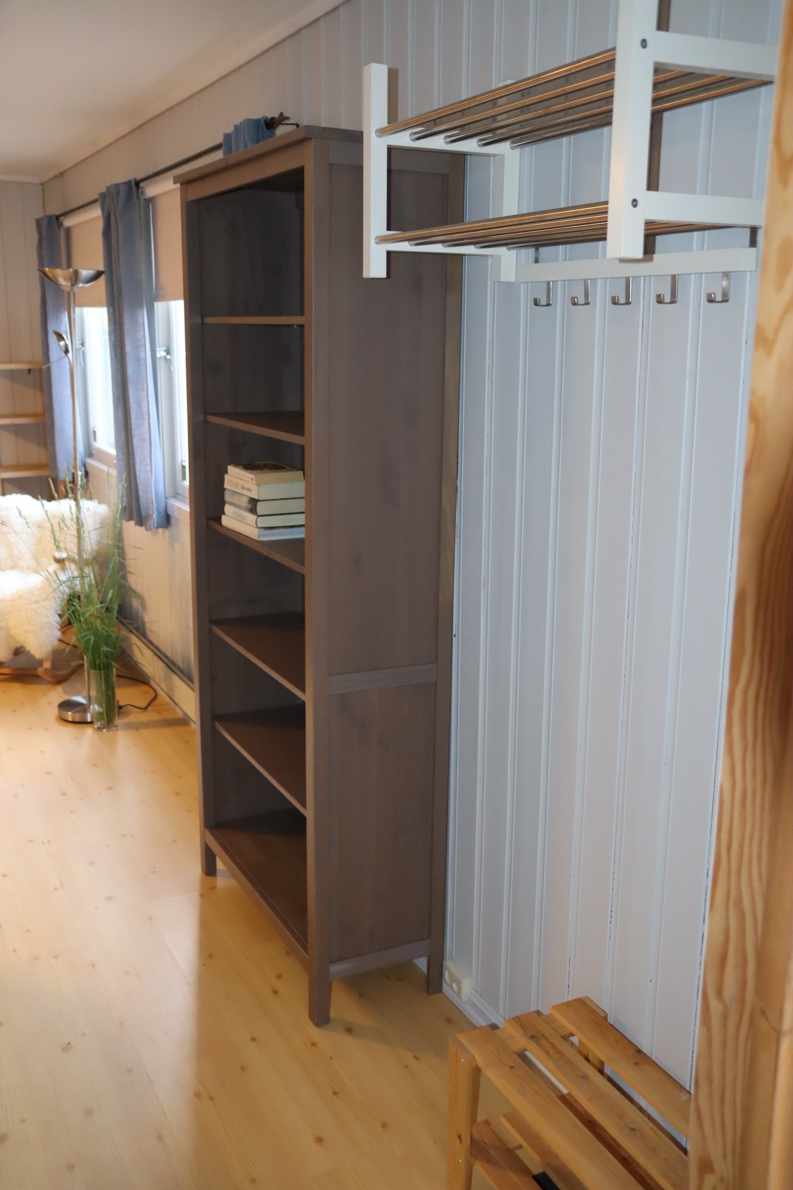 Leilighet Vest: Inngang og garderobe Galleribilde