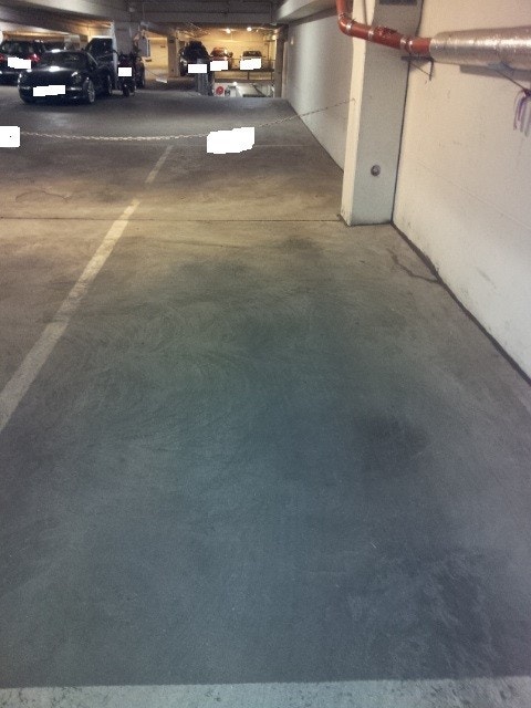 Flott og trygg plass sentralt i Pilestredet Park (under Thonbygget) mot vegg på øvre nivå, med lett tilgang til ut/innkjøring. Galleribilde