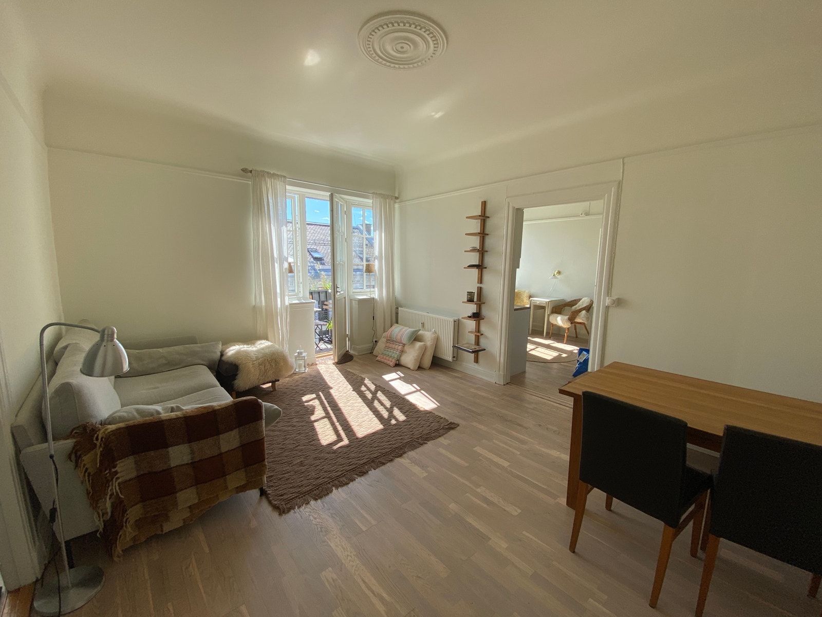 Stue med utgang balkong Galleribilde