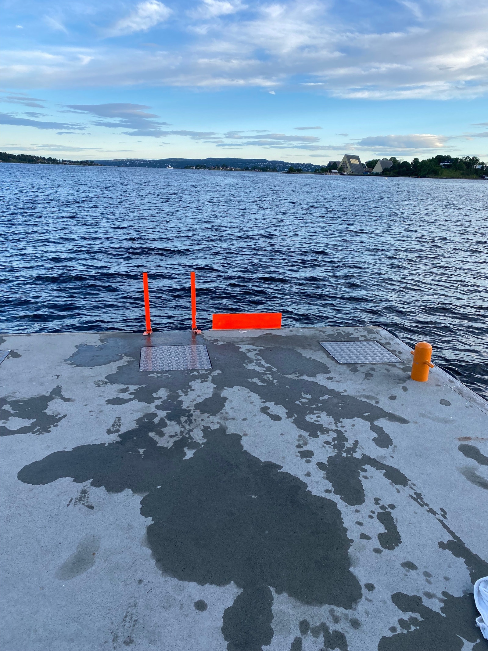 Nærmeste badebrygge 5 minutter:) Galleribilde