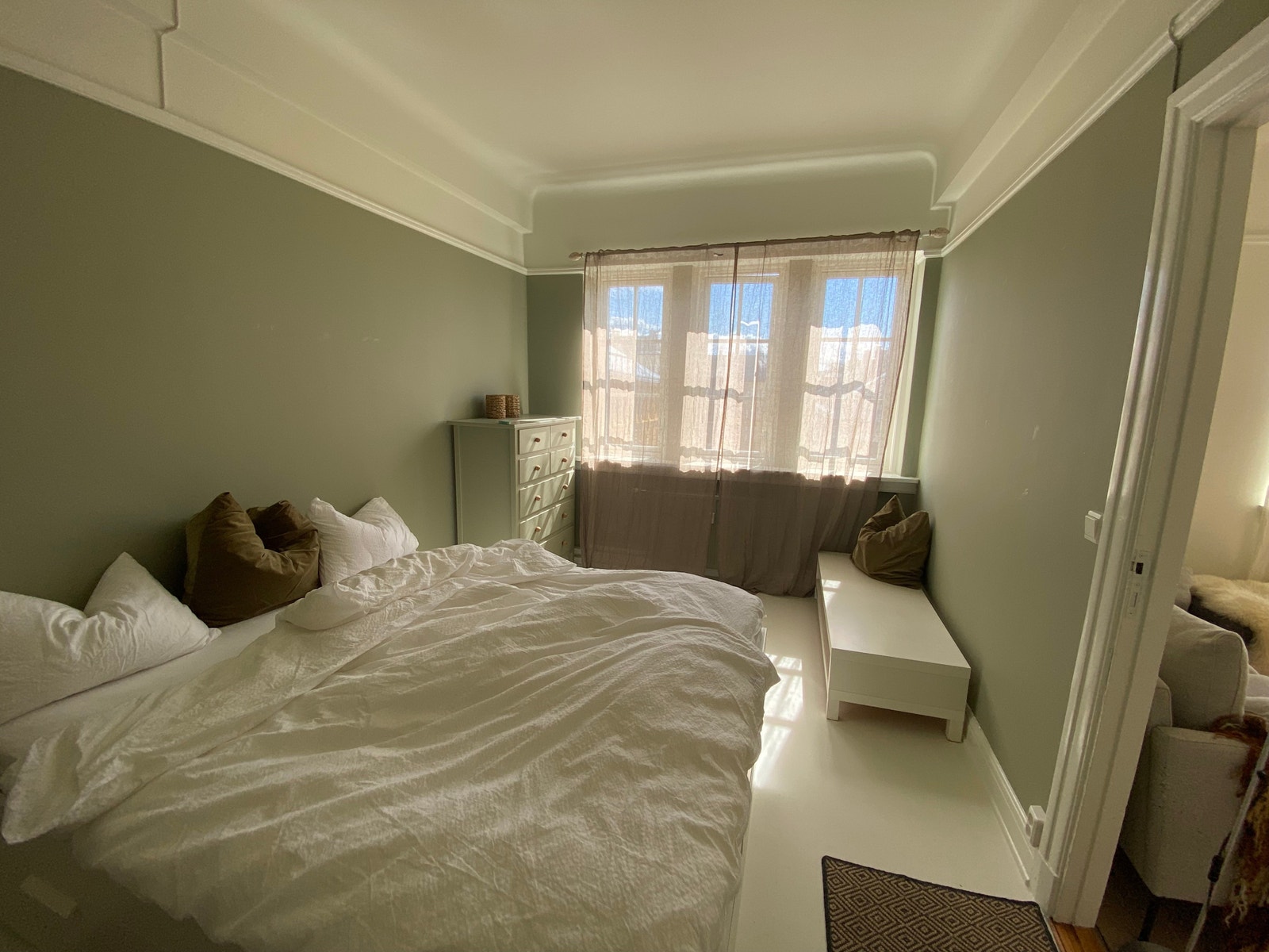 Soverom med mye skapplass Galleribilde