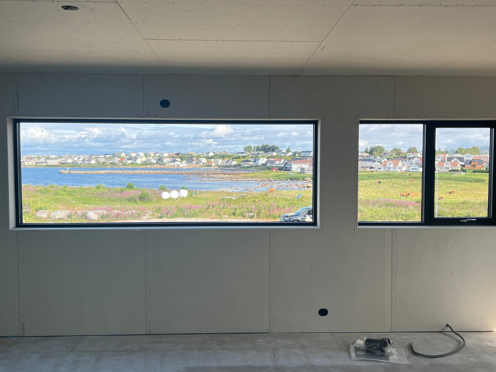 Utsikt fra kjøkkenet mot Borhaug Galleribilde