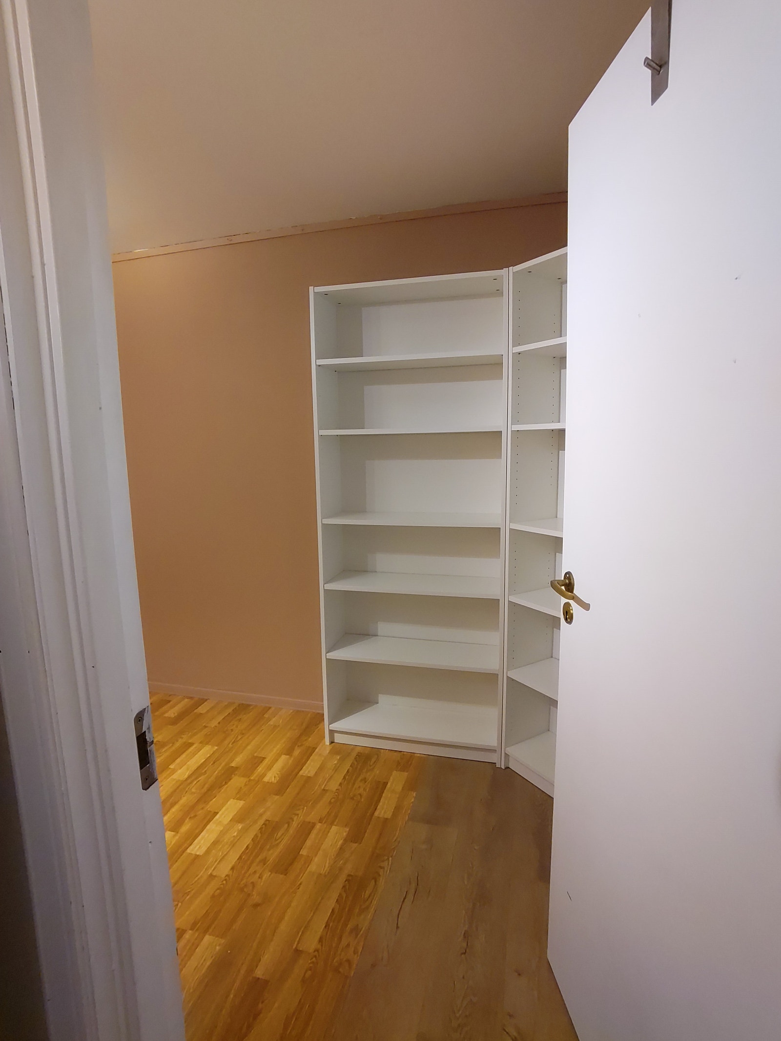 Mindre soverom. Bokhyller inkludert. Galleribilde