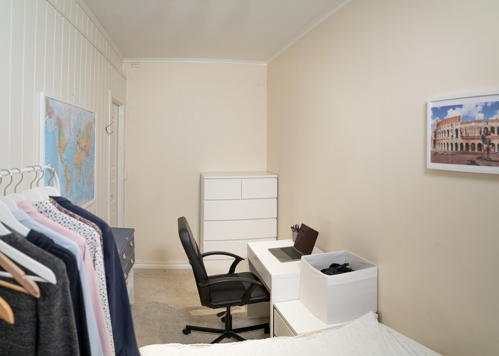 Rom 1 (møbler følger ikke med) Galleribilde