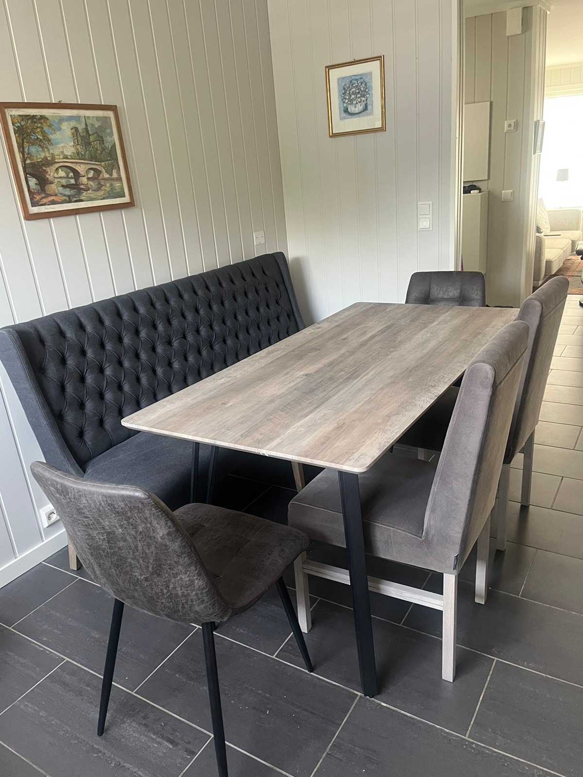 Spisestue på kjøkkenet. Galleribilde