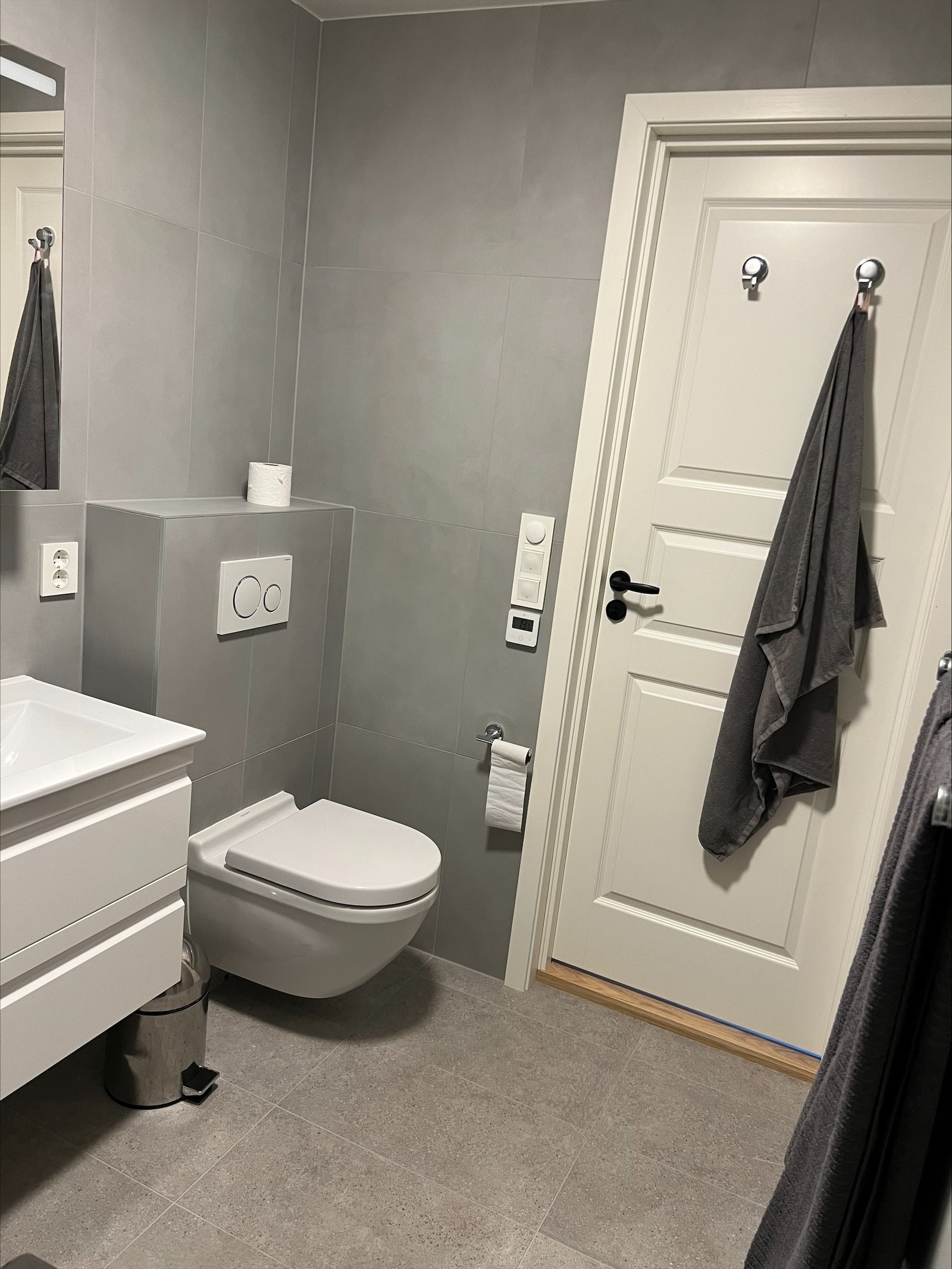 Bad med wc og softclose lokk Galleribilde