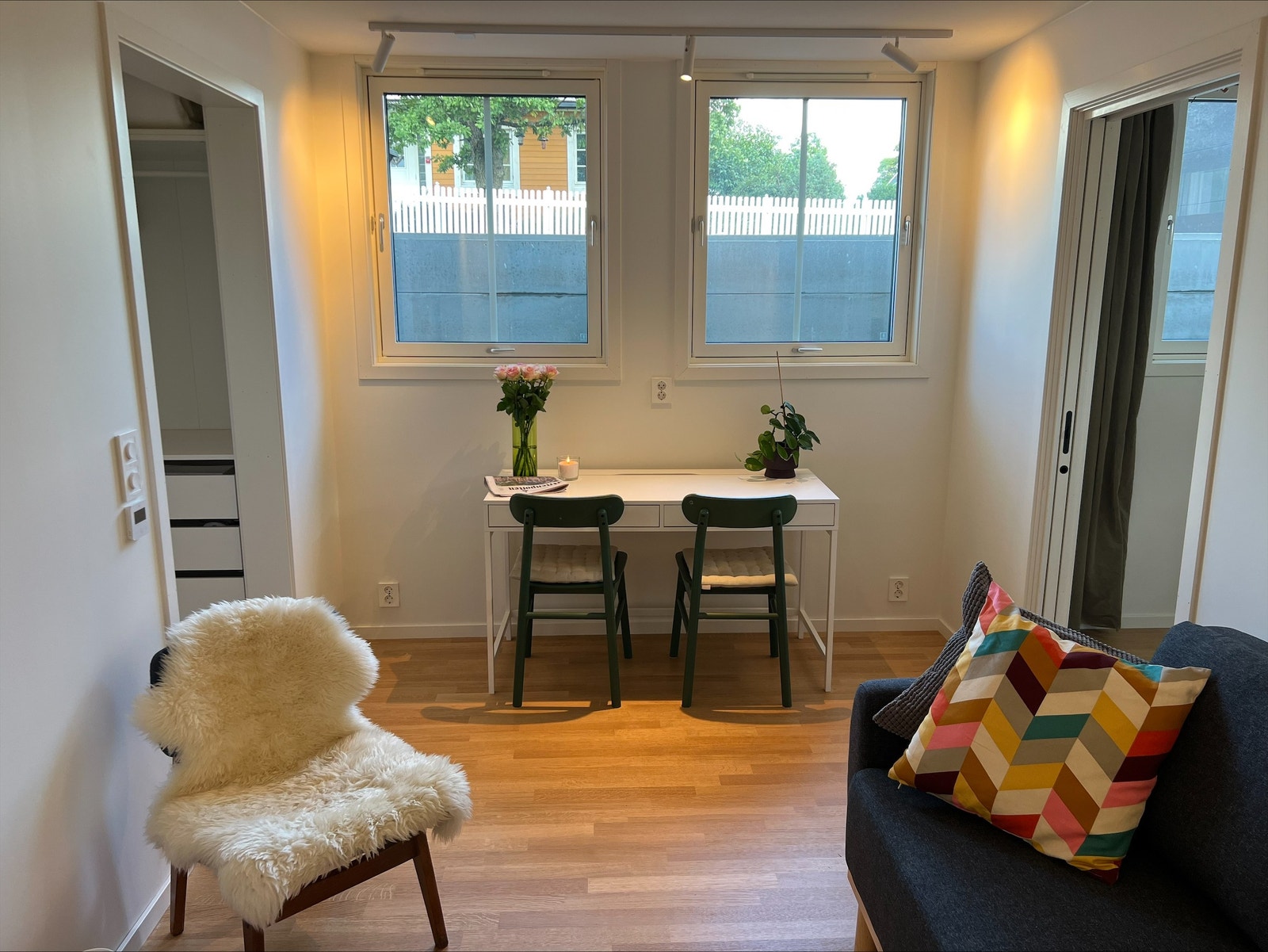 Stue med mulighet for arbeidsplass Galleribilde