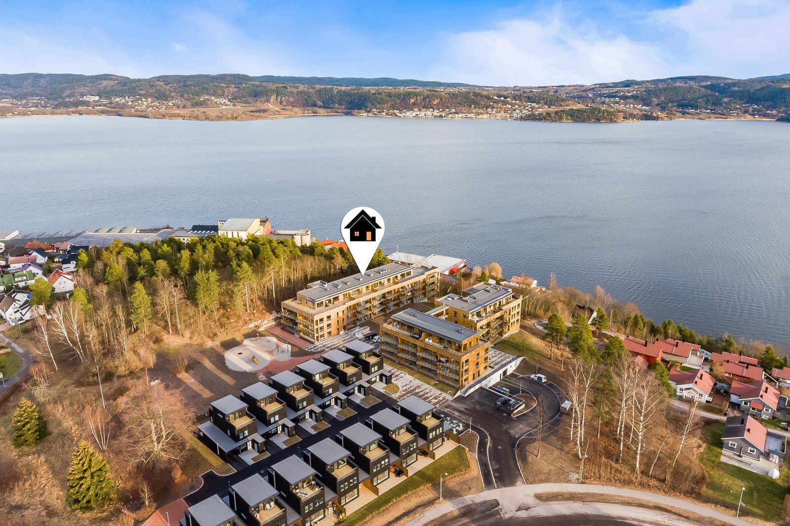 Beliggende på populære Åskollen med kort vei til Drammen sentrum. Galleribilde