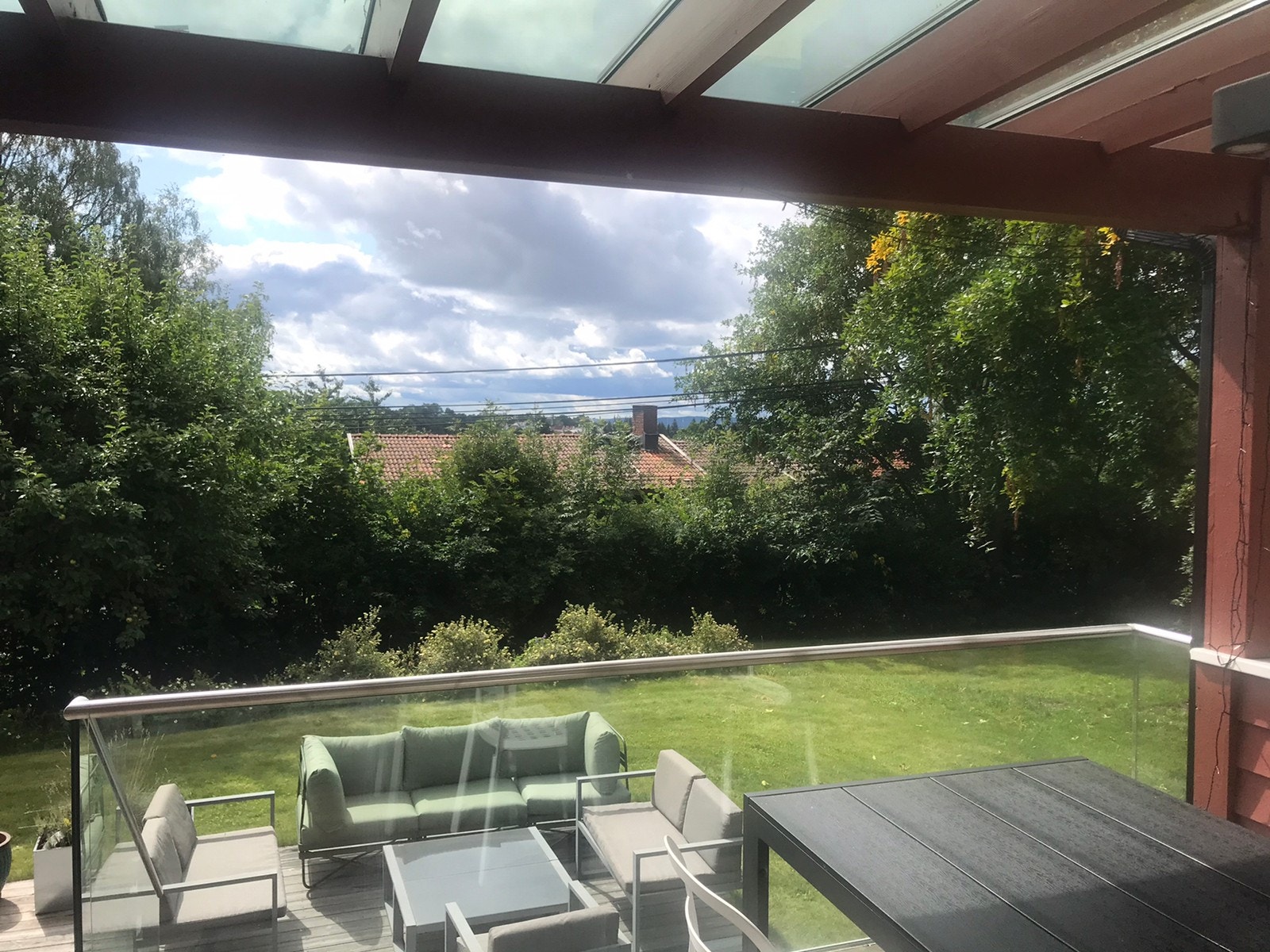 Utsyn fra veranda utenfor stuen Galleribilde