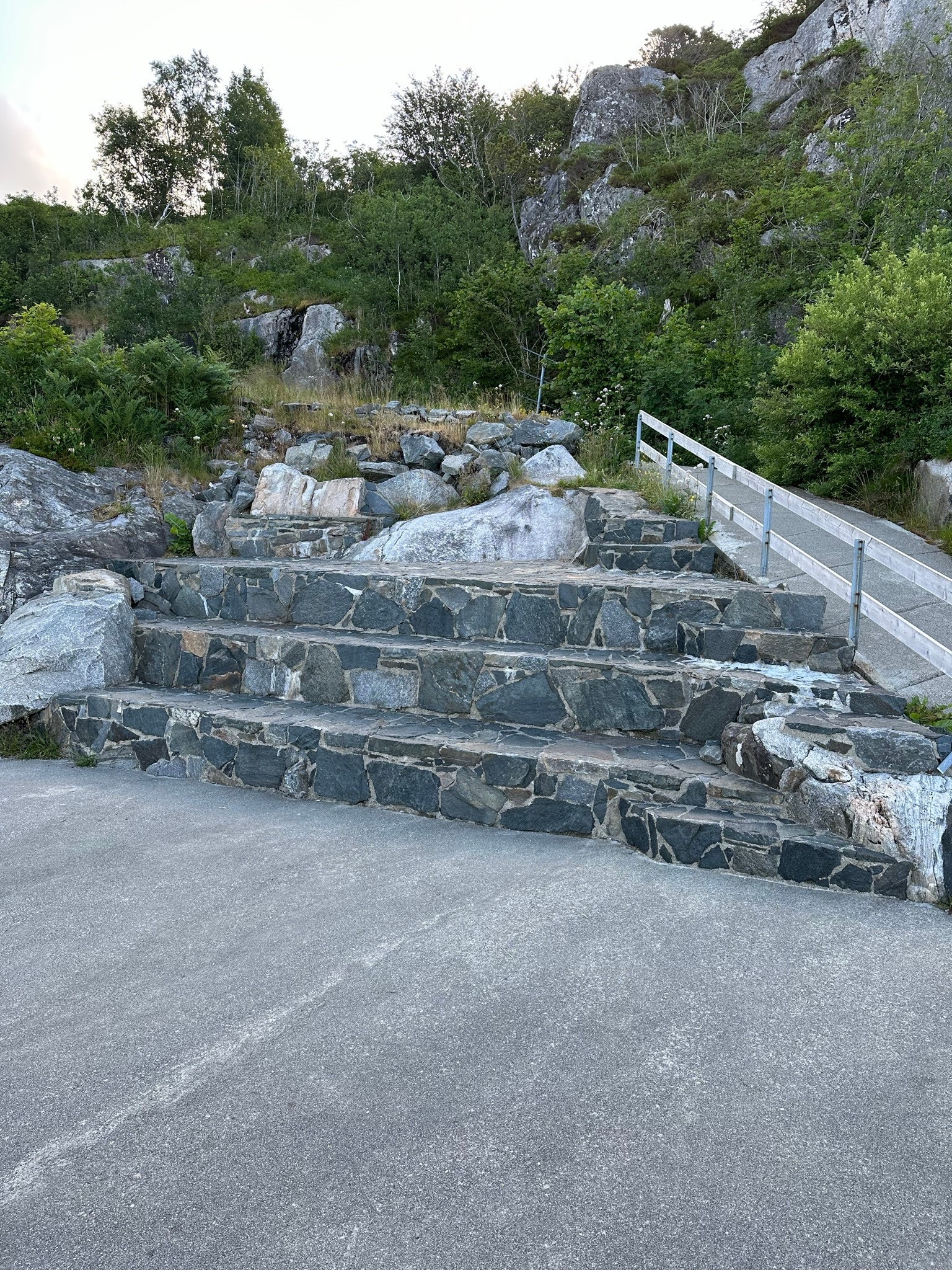 Brygge og nydelig natur tre min fra boligen Galleribilde
