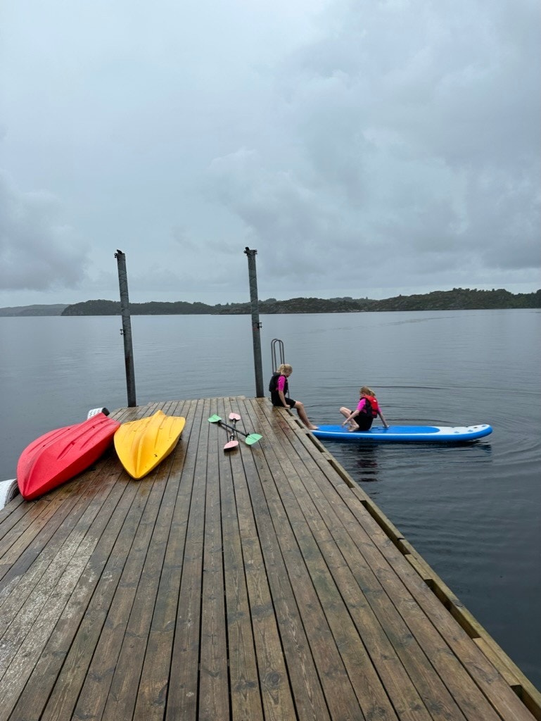 Brygge og nydelig natur tre min fra boligen Galleribilde