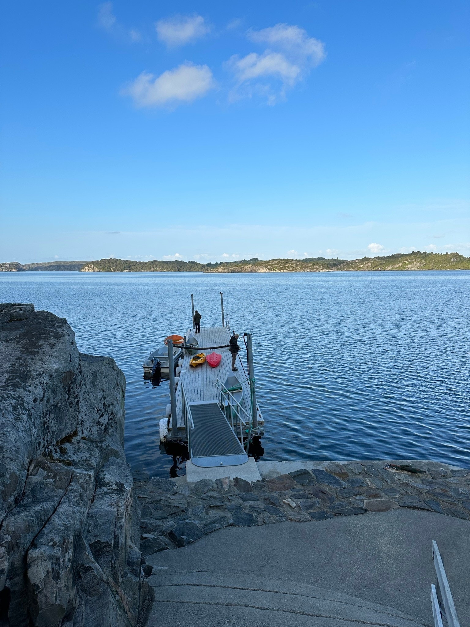 Brygge og nydelig natur tre min fra boligen Galleribilde
