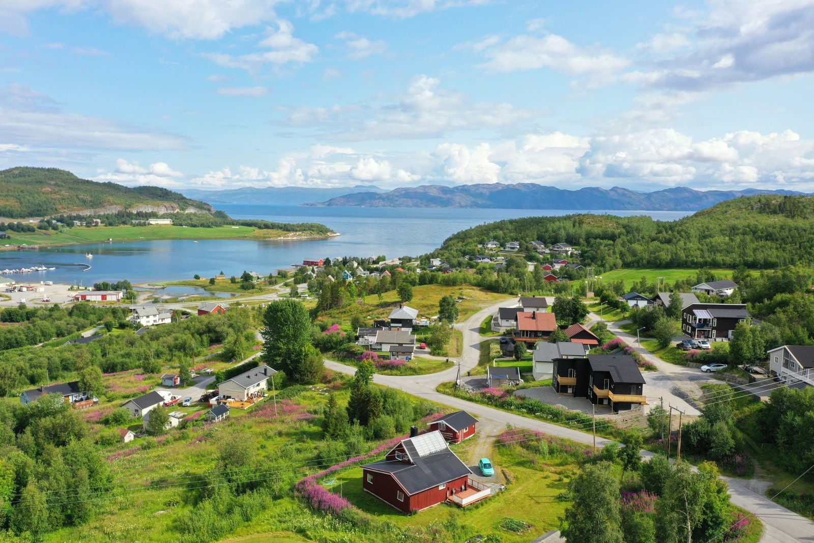Boligene har en flott beliggenhet i Talvik. Det er i underkant av en halv time til Alta Sentrum. Galleribilde