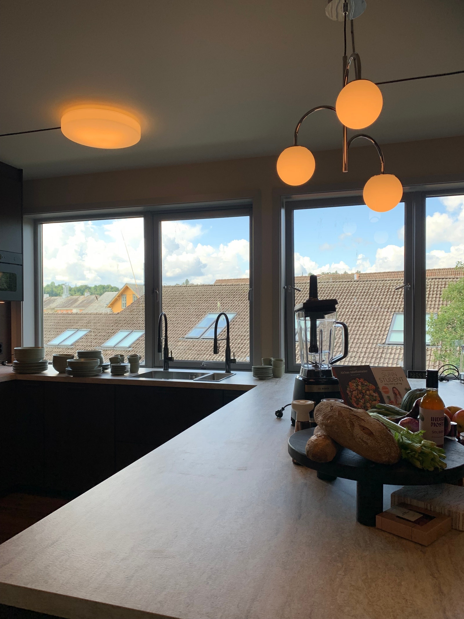 Kjøkken med mye lys Galleribilde