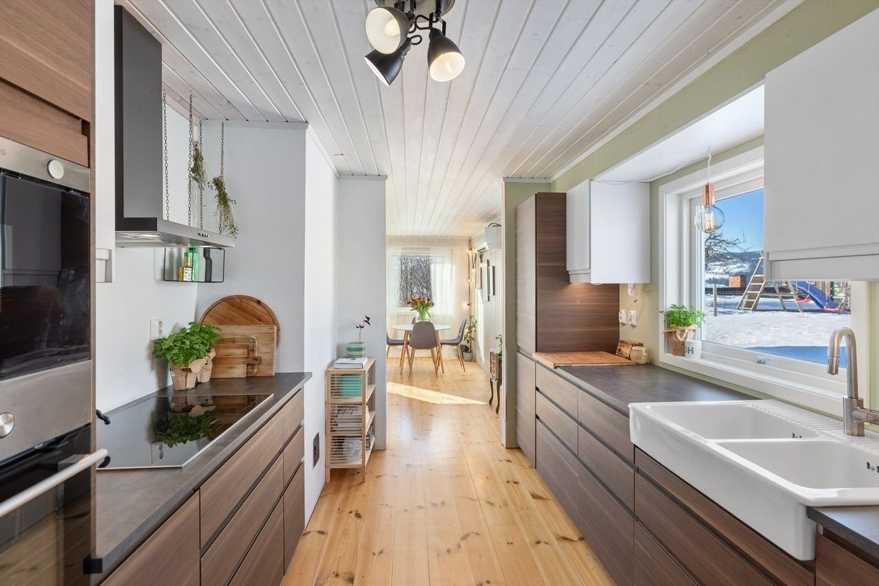 Moderne, romslig kjøkken, 1. etg. Galleribilde