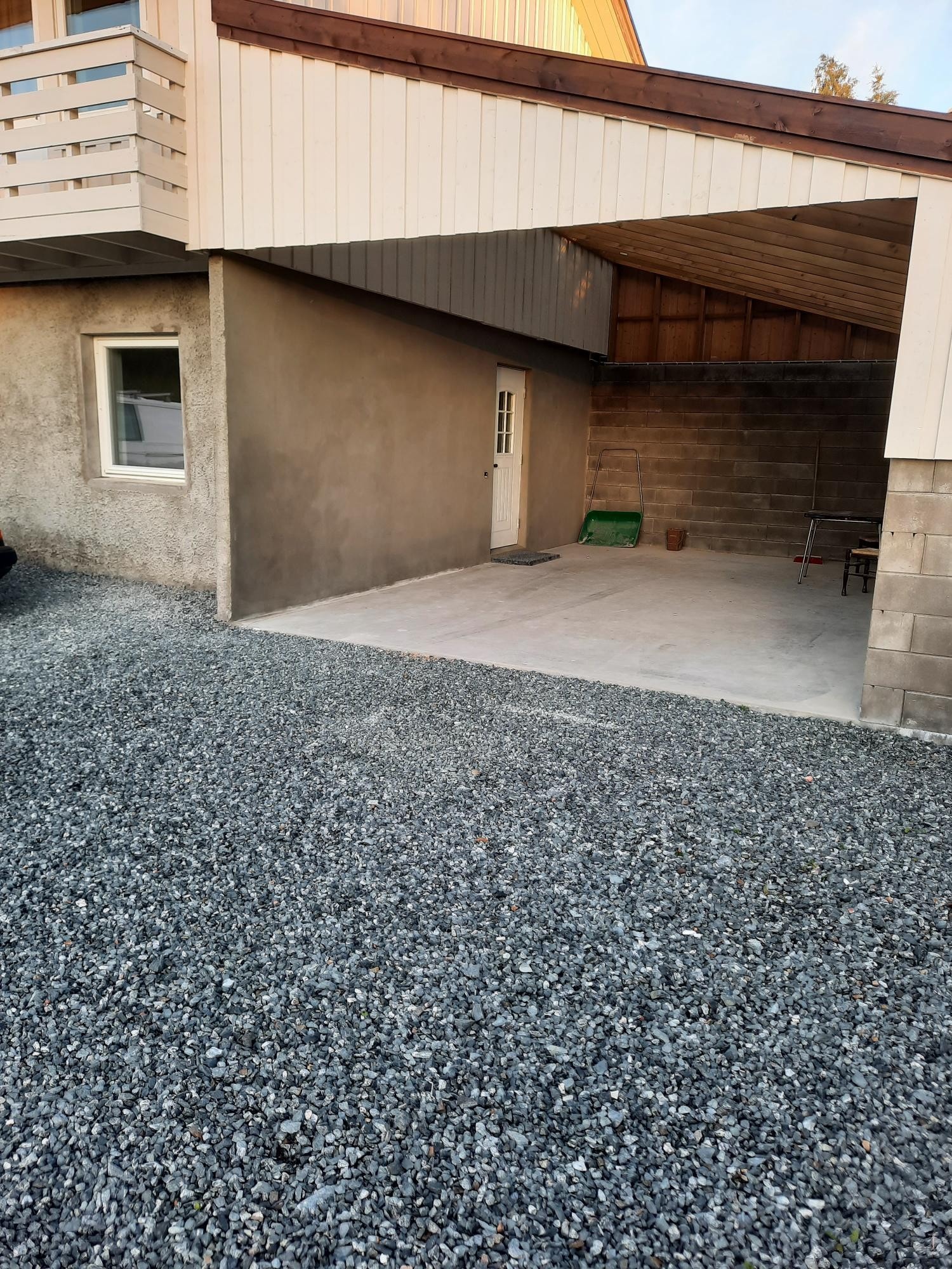 Carport med inngangsdør Galleribilde