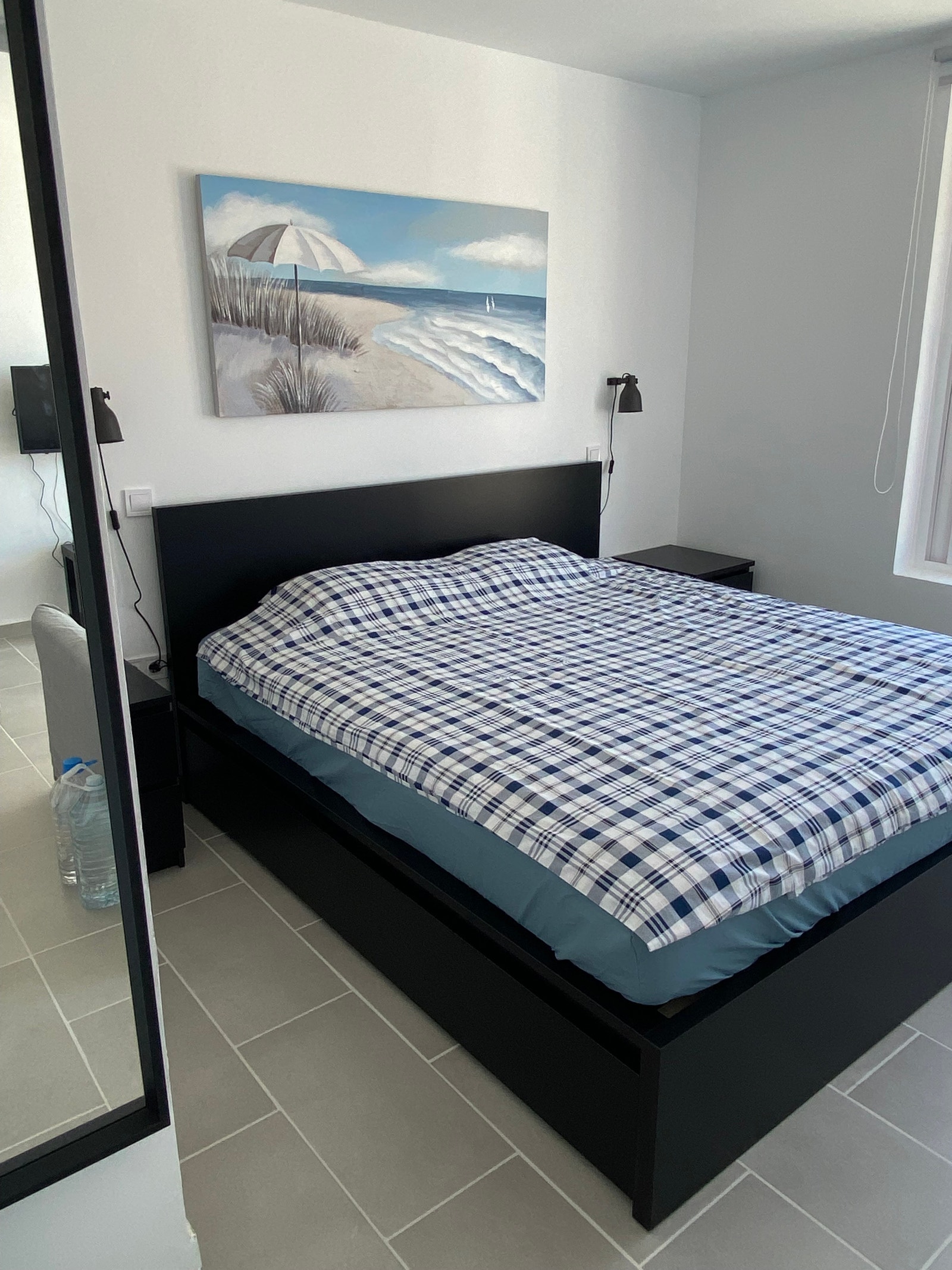 Soverom med stor dobbeltseng Galleribilde