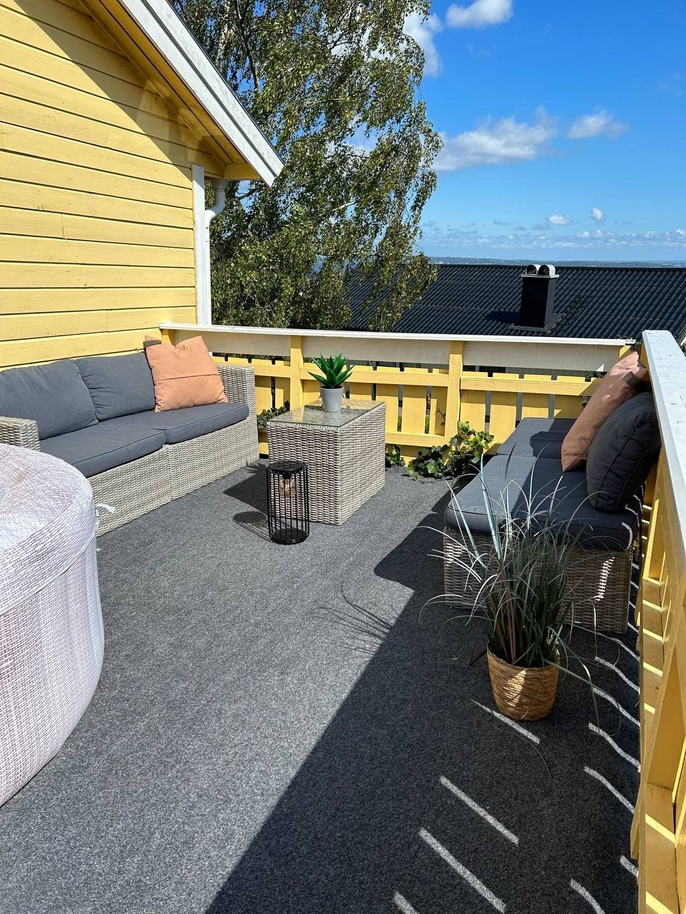 Stor veranda med flotte solforhold samt utsikt over Oslo fjorden Galleribilde