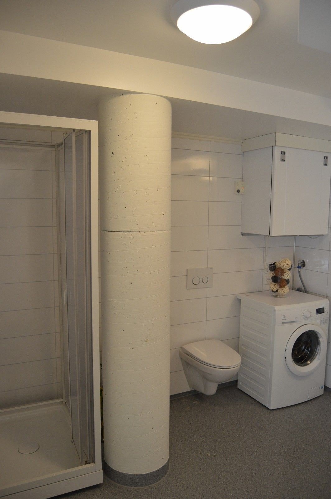 Bad med vaskemaskin Galleribilde