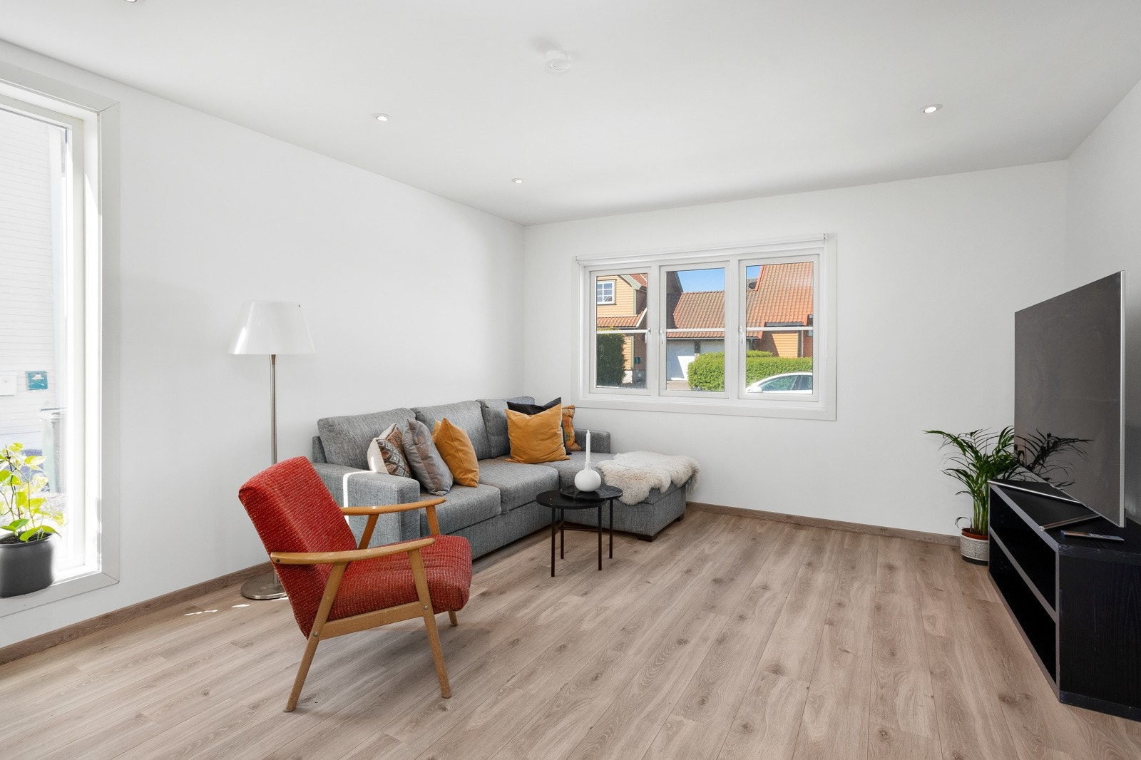 Det god plass til sofa-/loungemøbler ytterst i stuen. Galleribilde