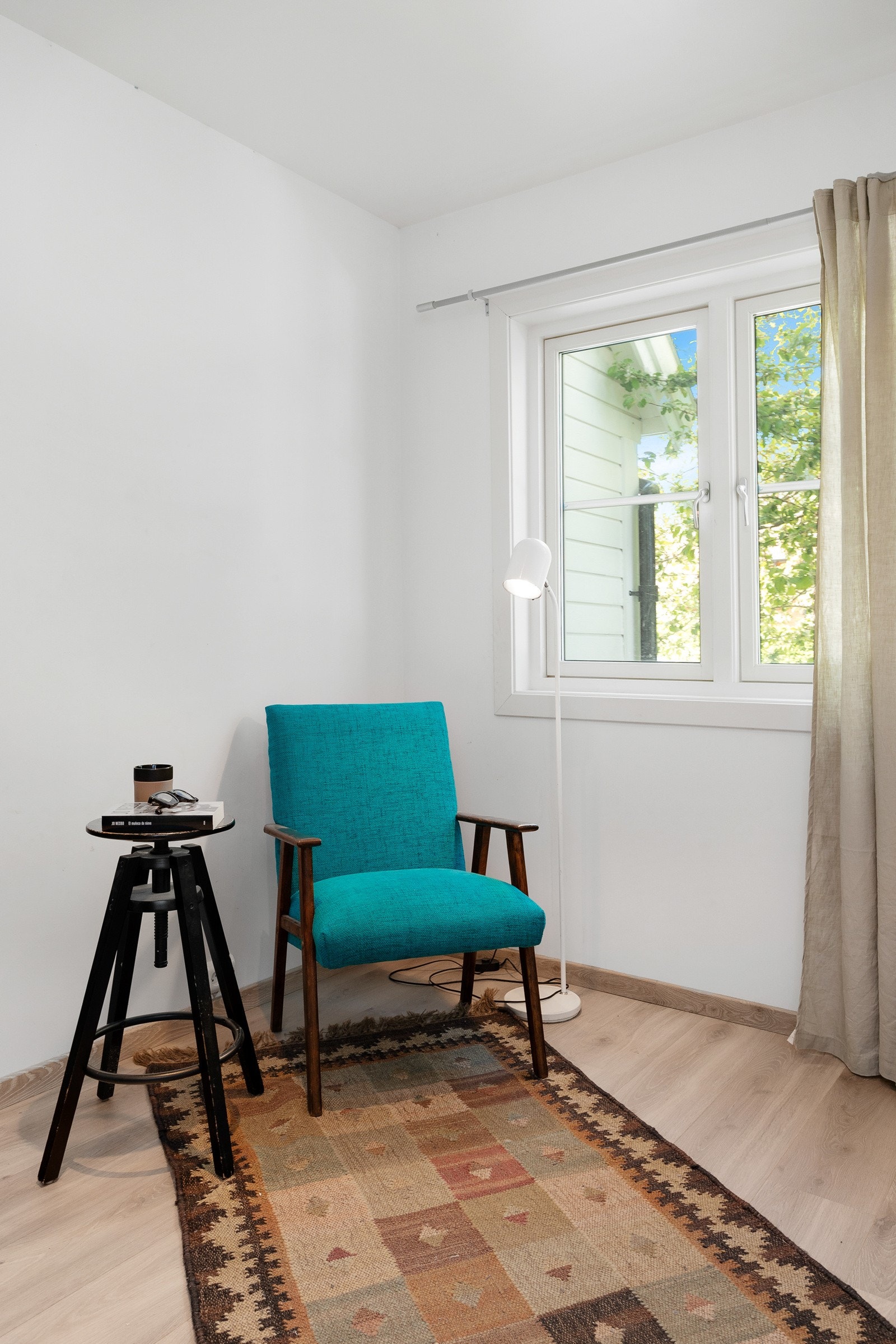 Hjemmets tredje soverommet ligger i 1. etasje med inngang fra hallen. Galleribilde