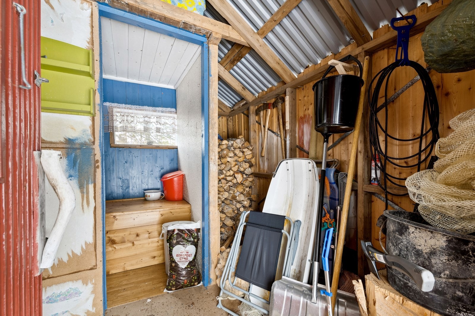 Uthus med utedo på ca: 7m² Galleribilde