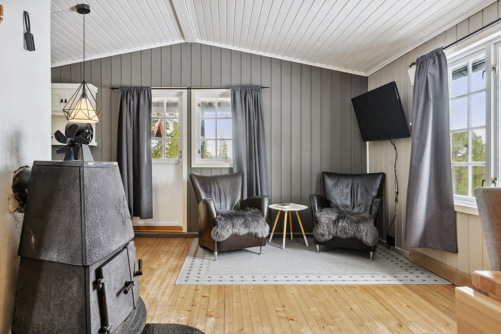 Vedovn og utgang til terrasse Galleribilde