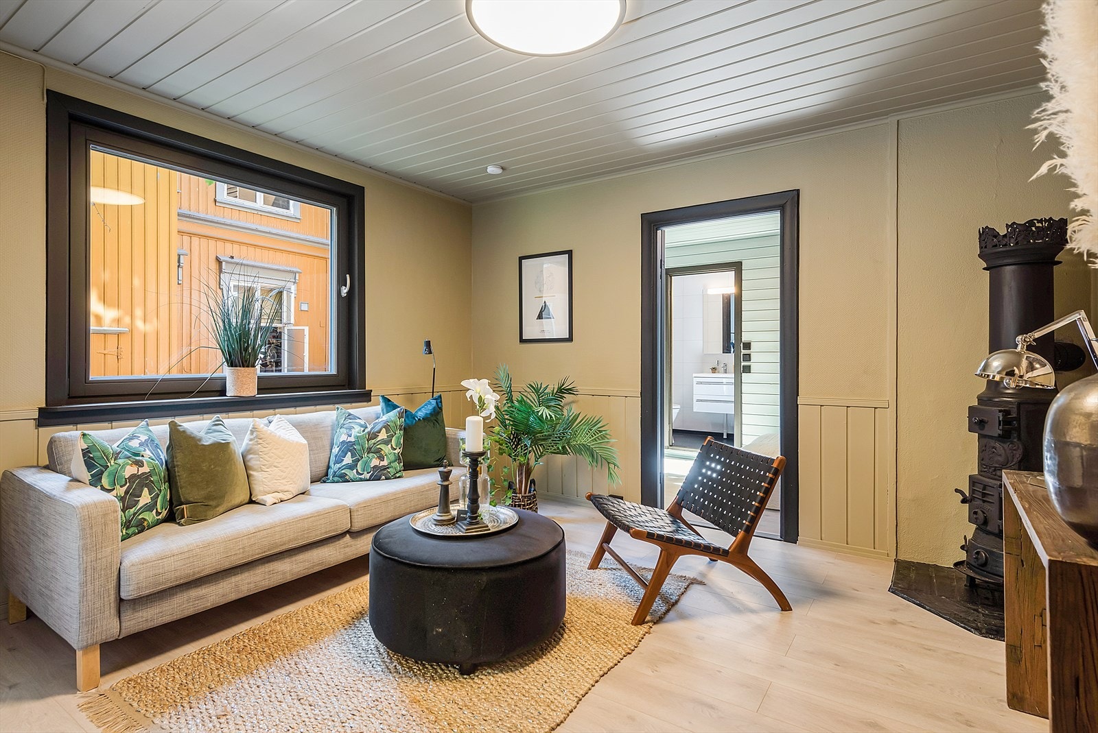 Dør til soverom og innenforliggende baderom Galleribilde