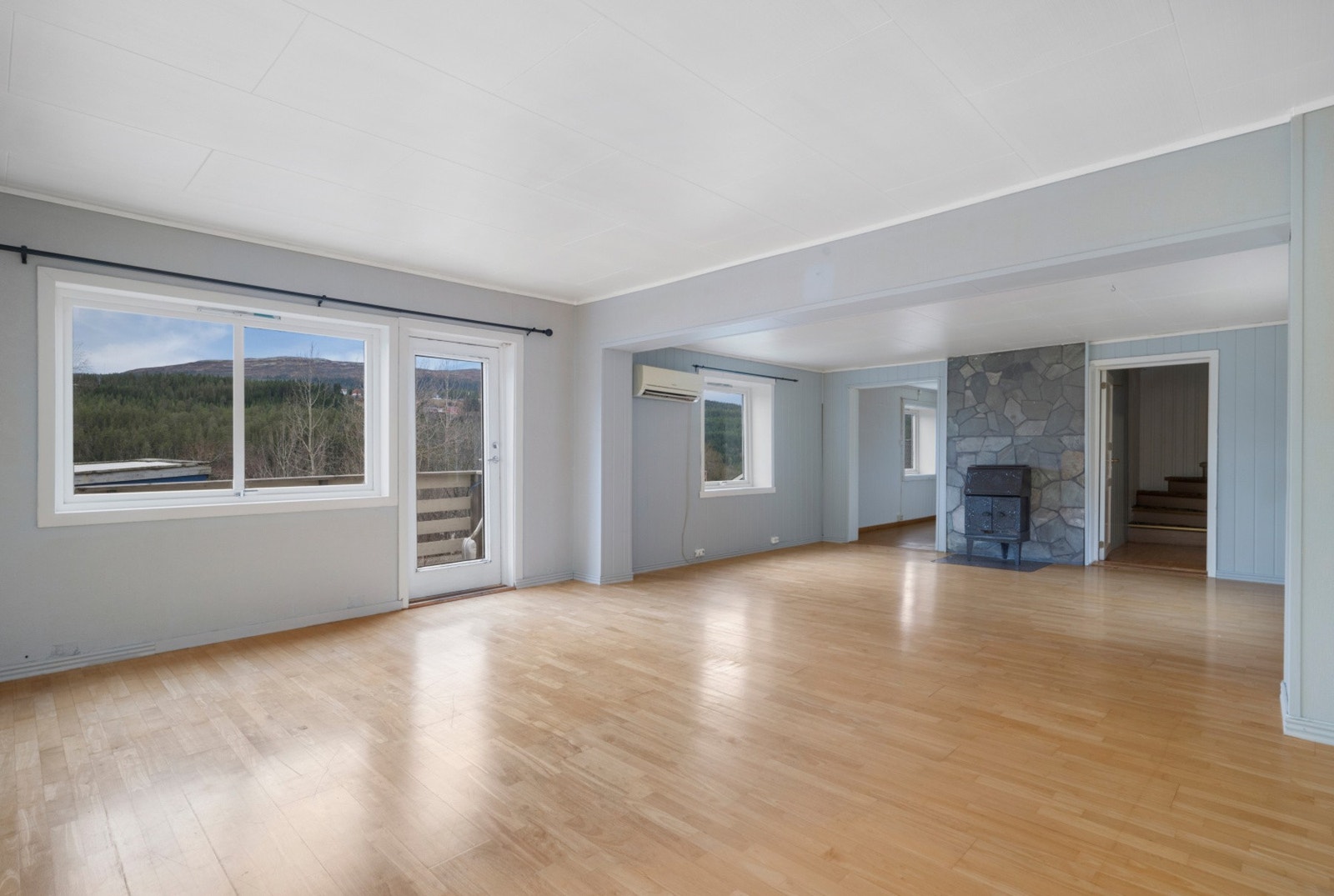 Fra stuen får du utgang til en veranda. Galleribilde