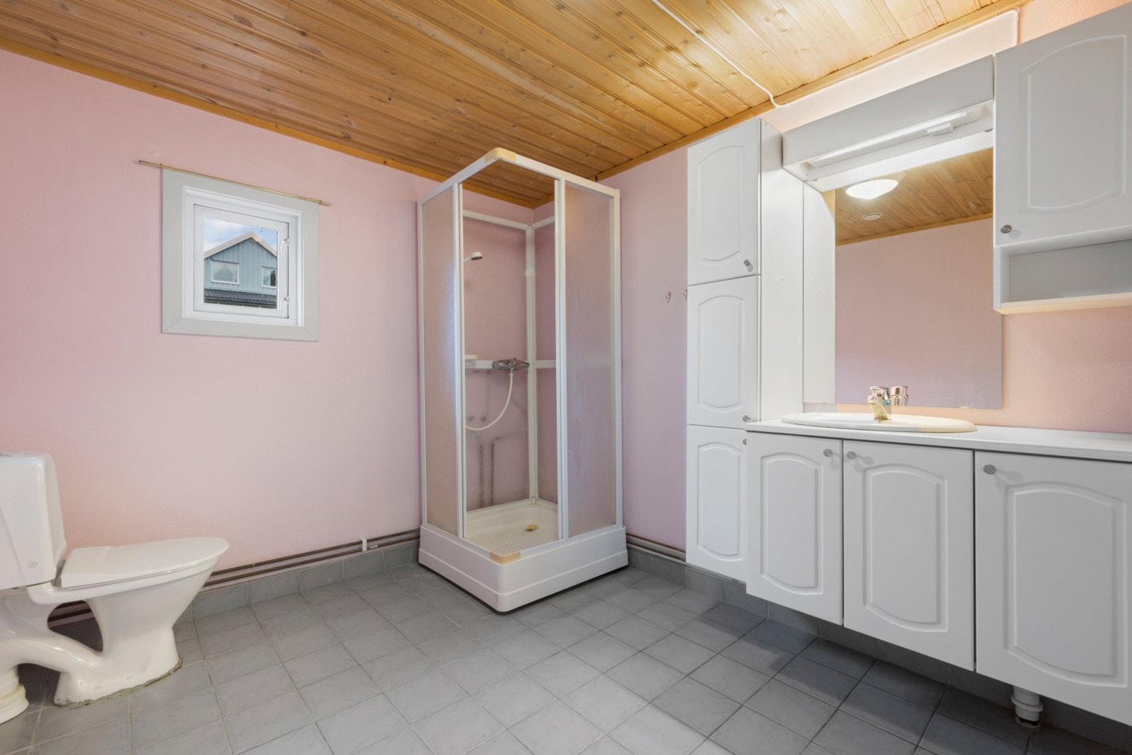 Badet måler romslige 7 kvm. Galleribilde