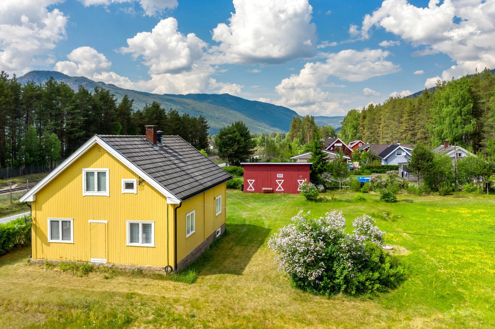 Privatmegleren v/June Langeland har gleden av å presentere Blingsmovegen 99. Galleribilde