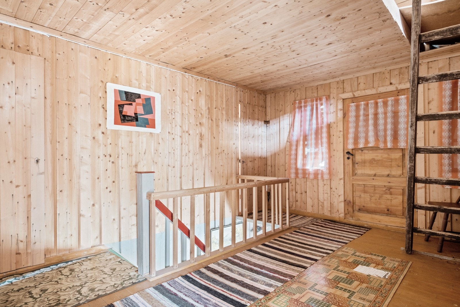 Oppe i andre etasje finner man boligens 3 soverom. Galleribilde