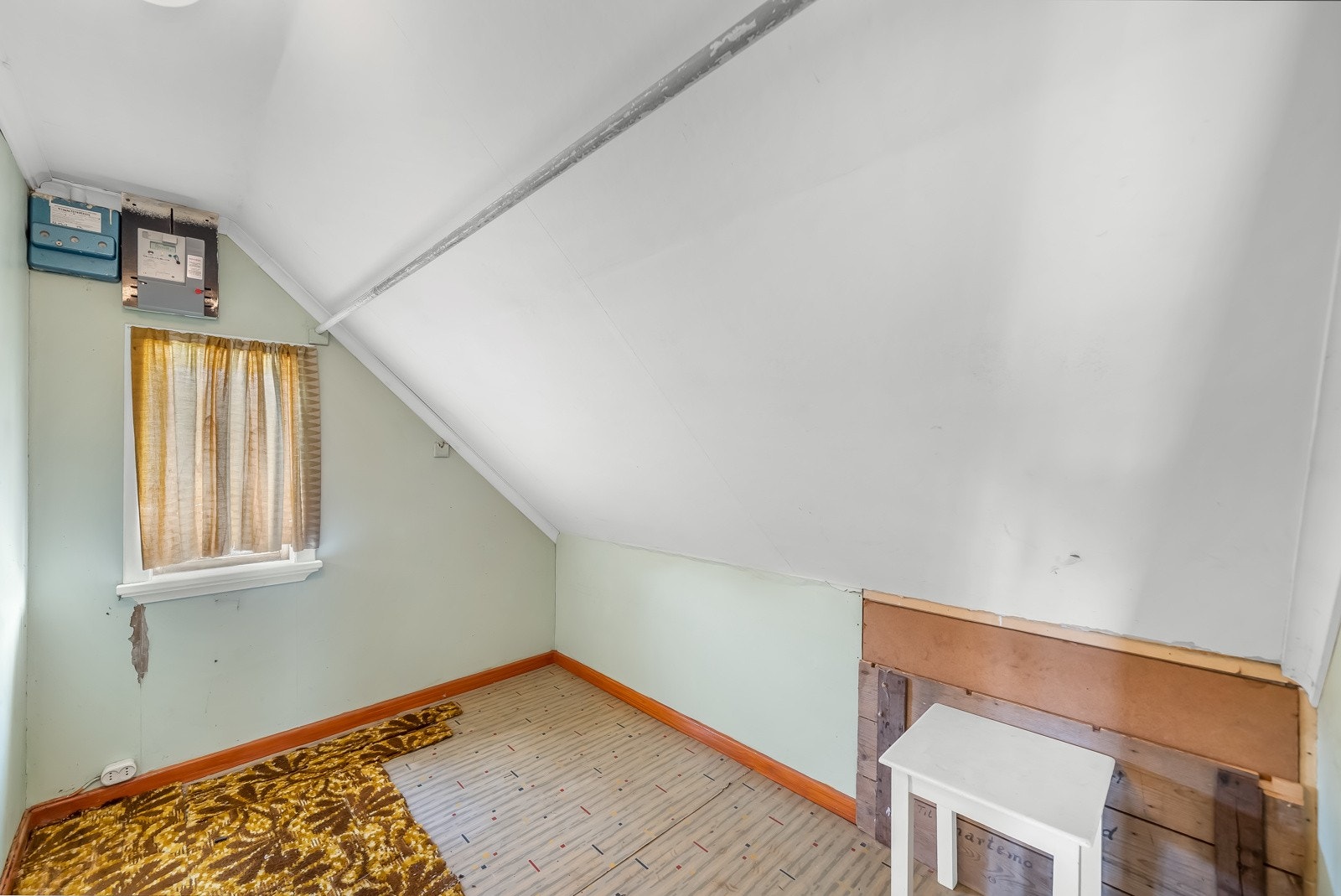 Knekott/garderobe i tilknytning til soverom. Galleribilde