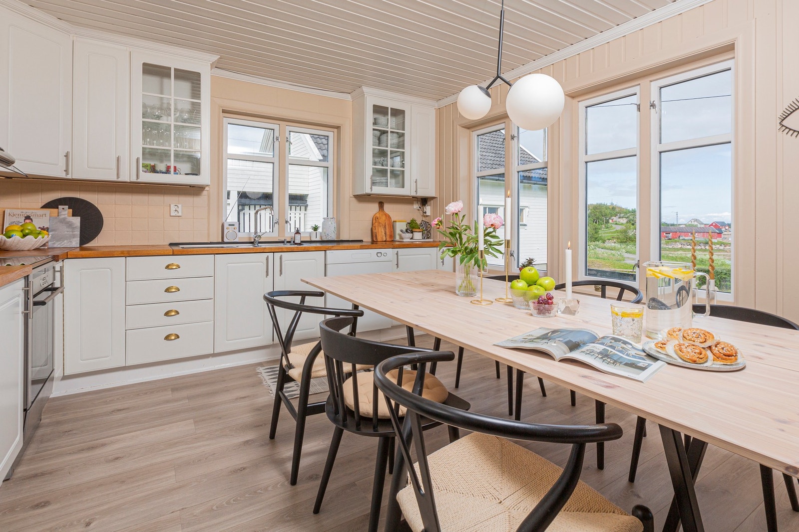 Spisestue/kjøkken Galleribilde
