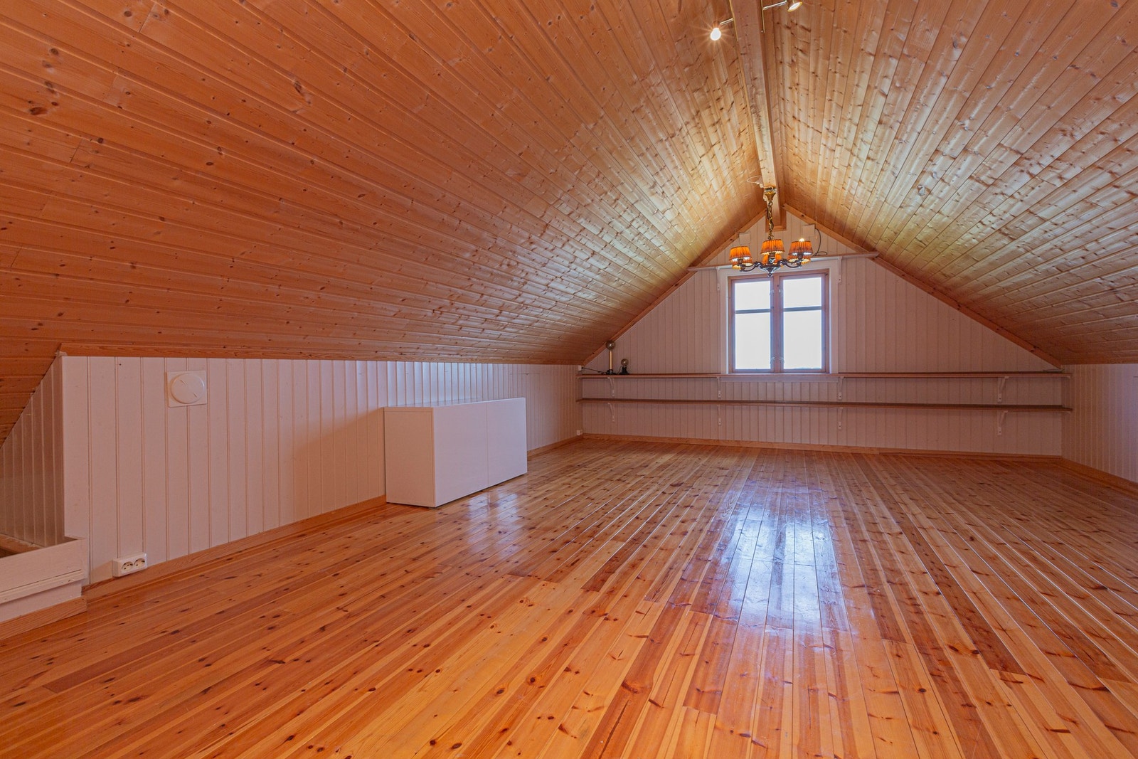 Loft på garasje Galleribilde