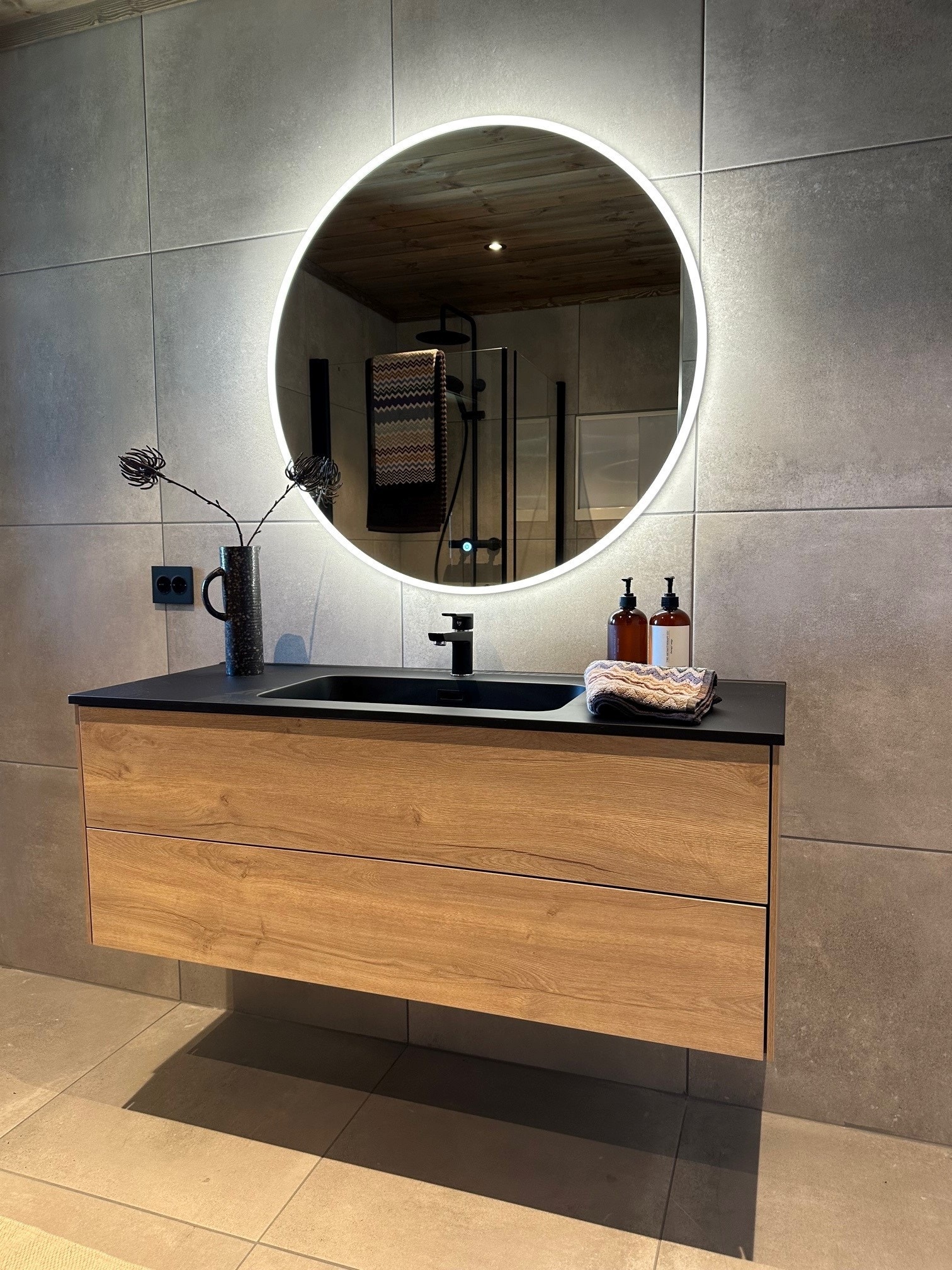 Tidsriktig baderomsinnredning bad 1.etg. Galleribilde