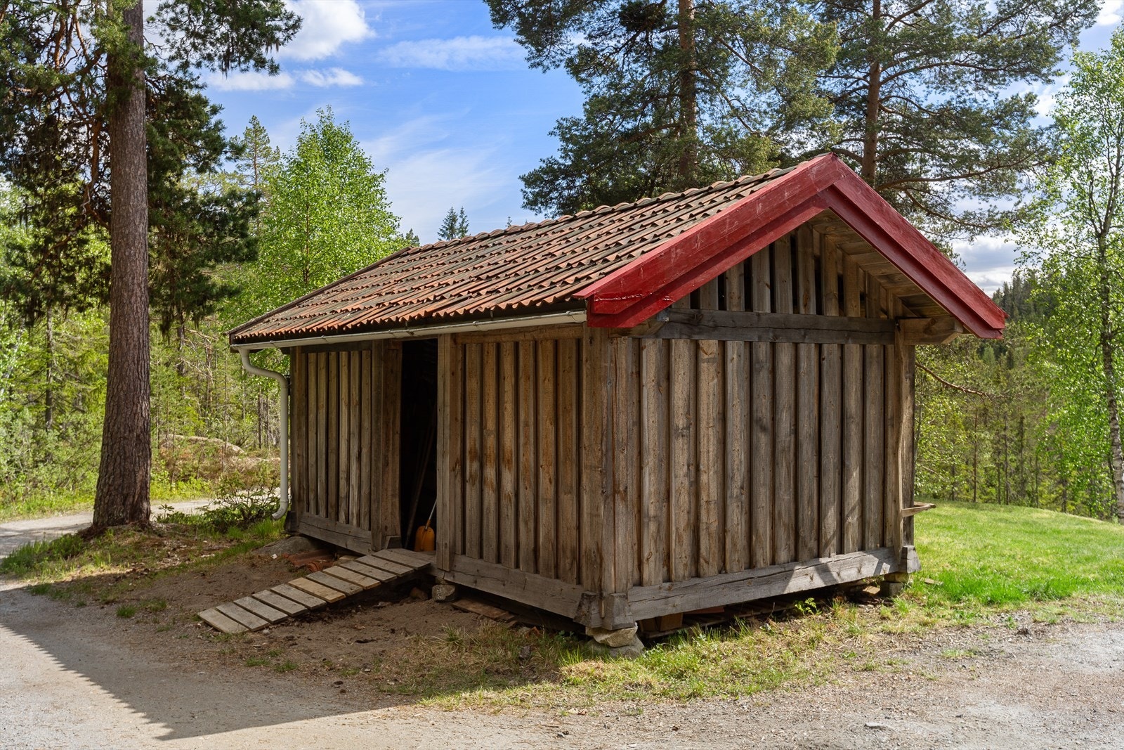 Utebod fra 2011 - benyttes i dag som vedbod - 14 kvm Galleribilde