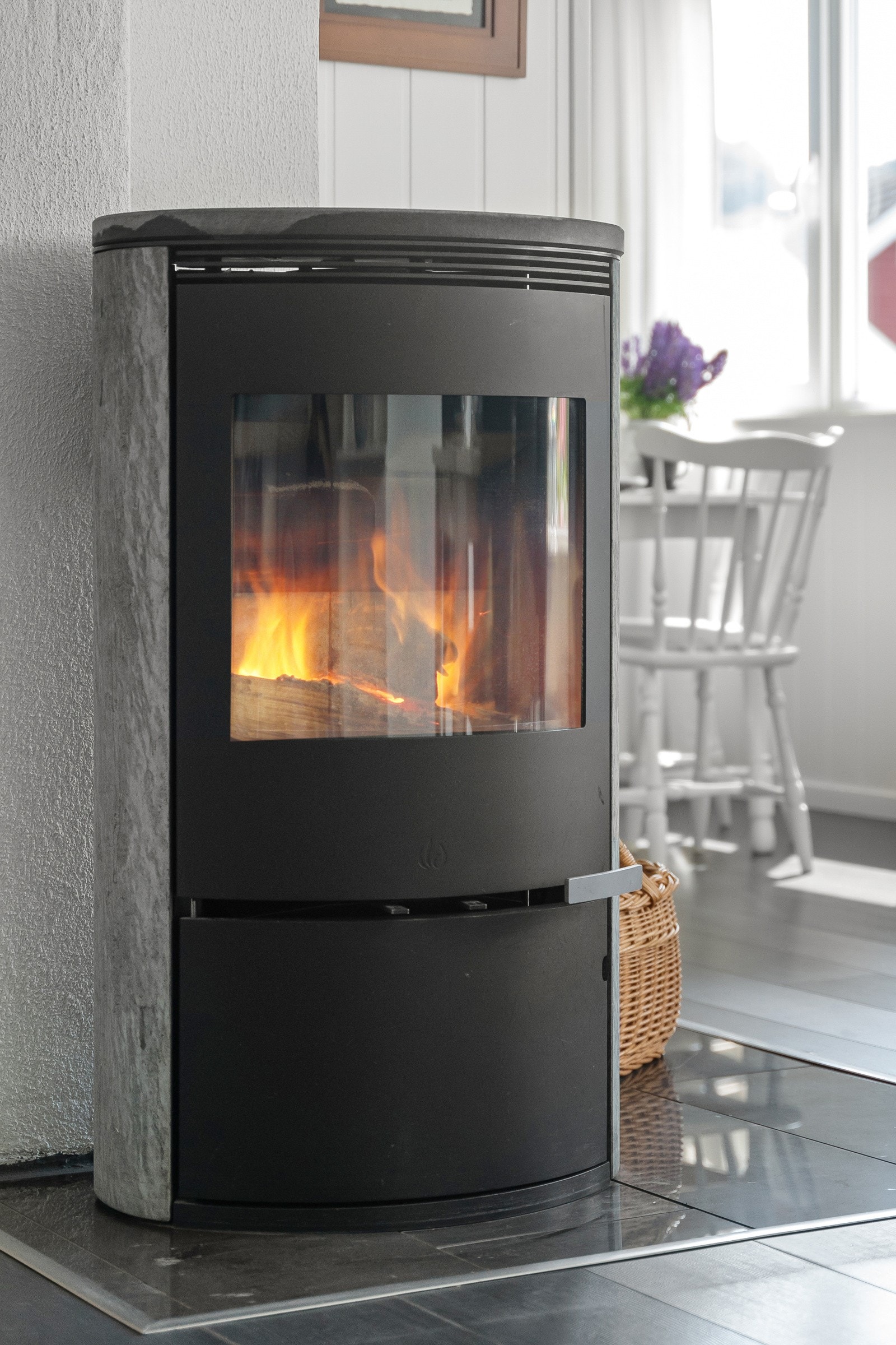 Ny peisovn i stua Galleribilde