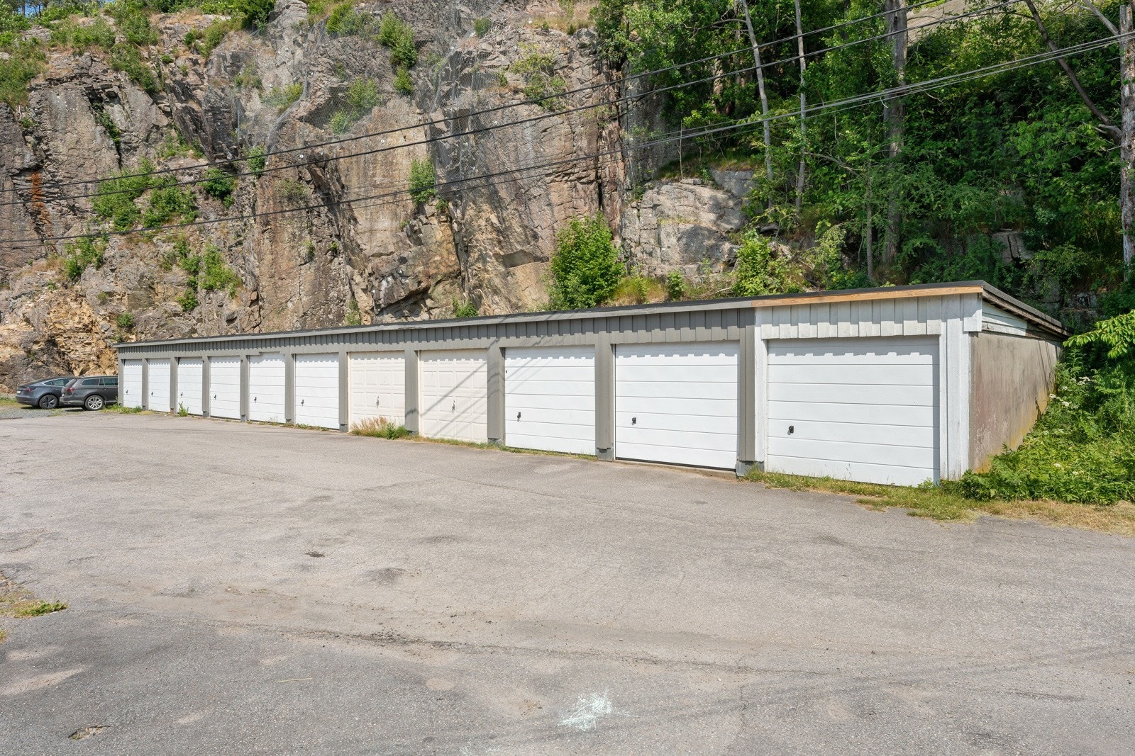 Garasje i rekke Galleribilde