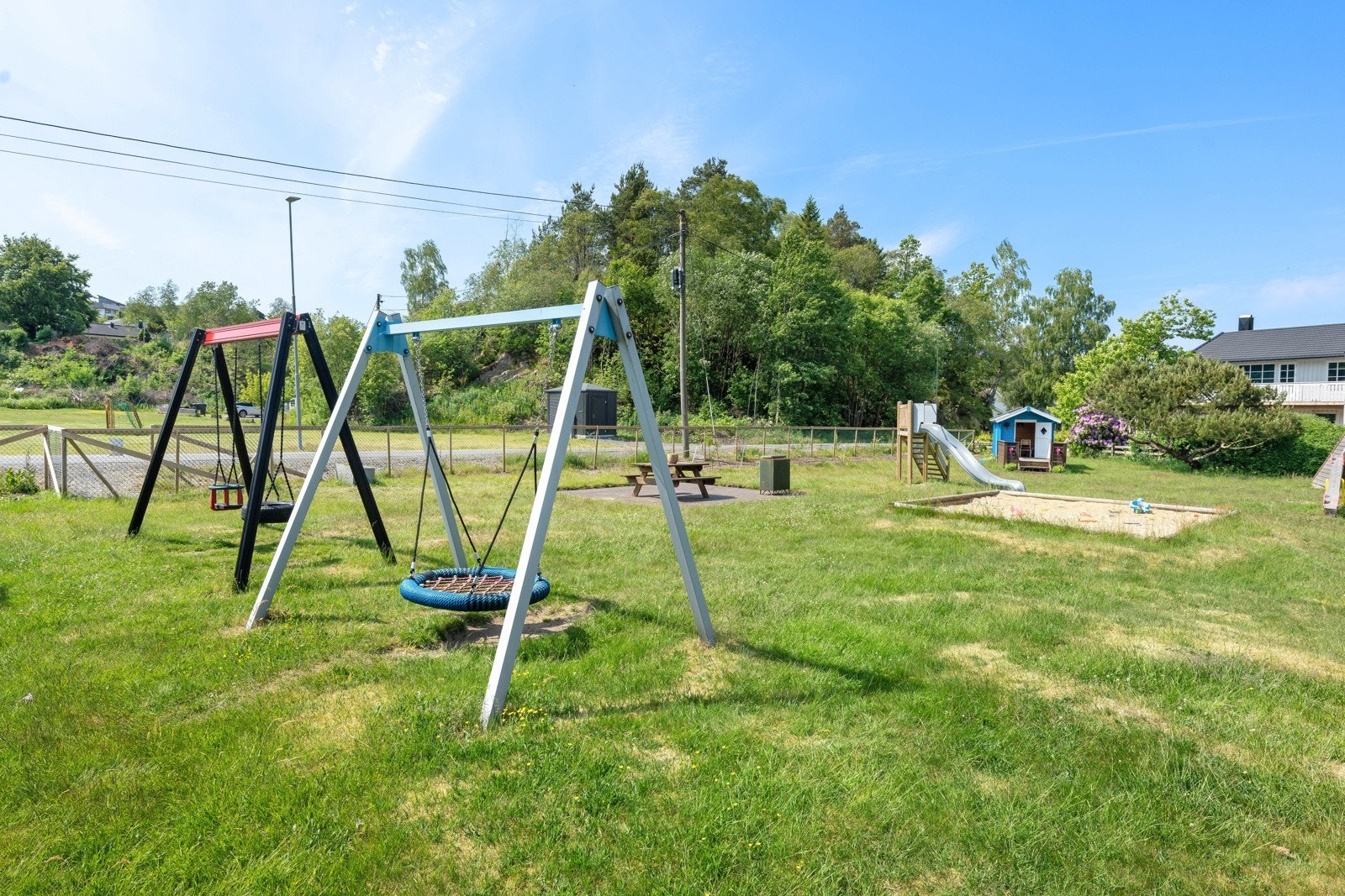 Lekeplass like ved boligen Galleribilde