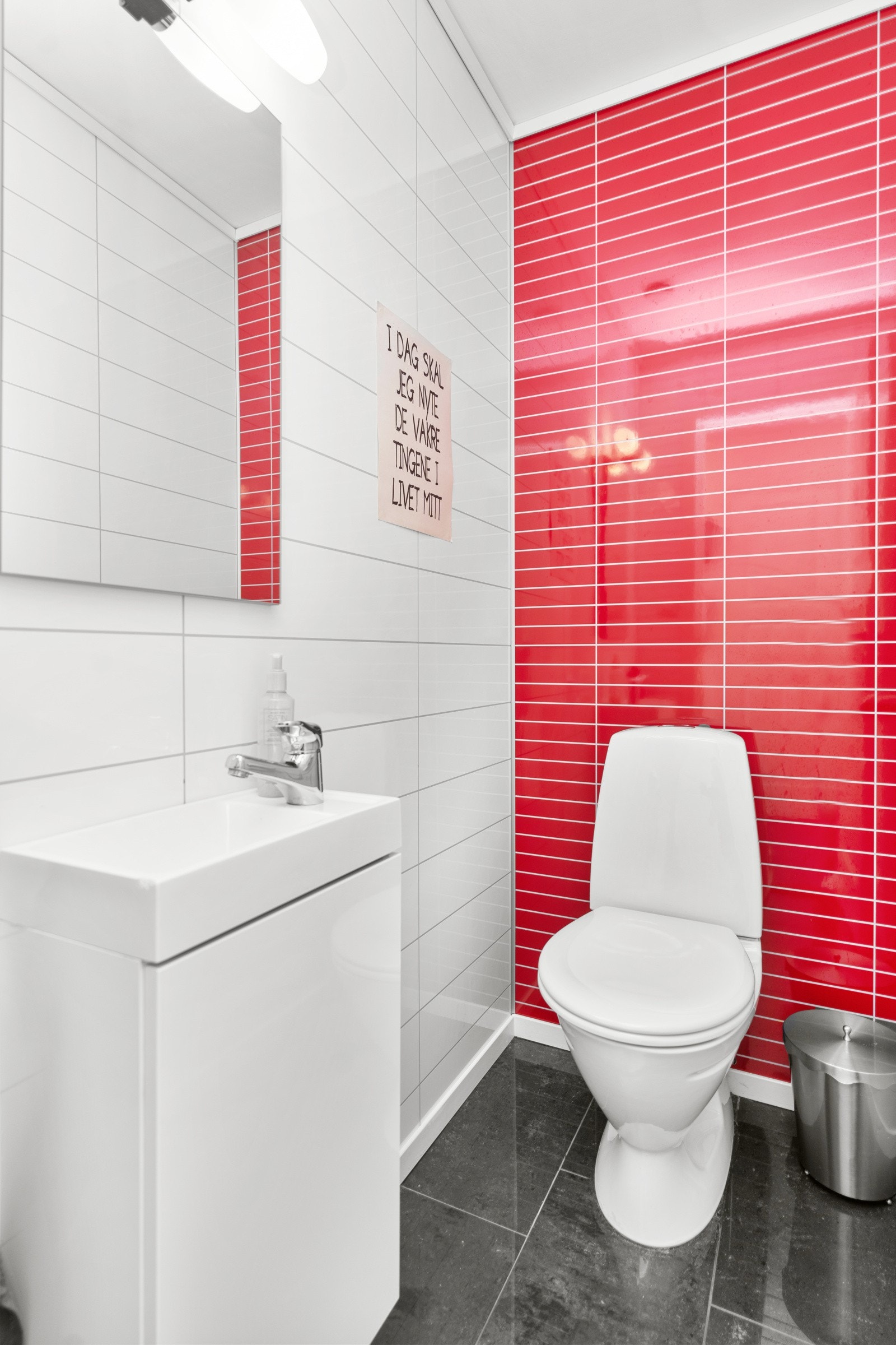 Gjestetoalett i 1.etasje. Galleribilde