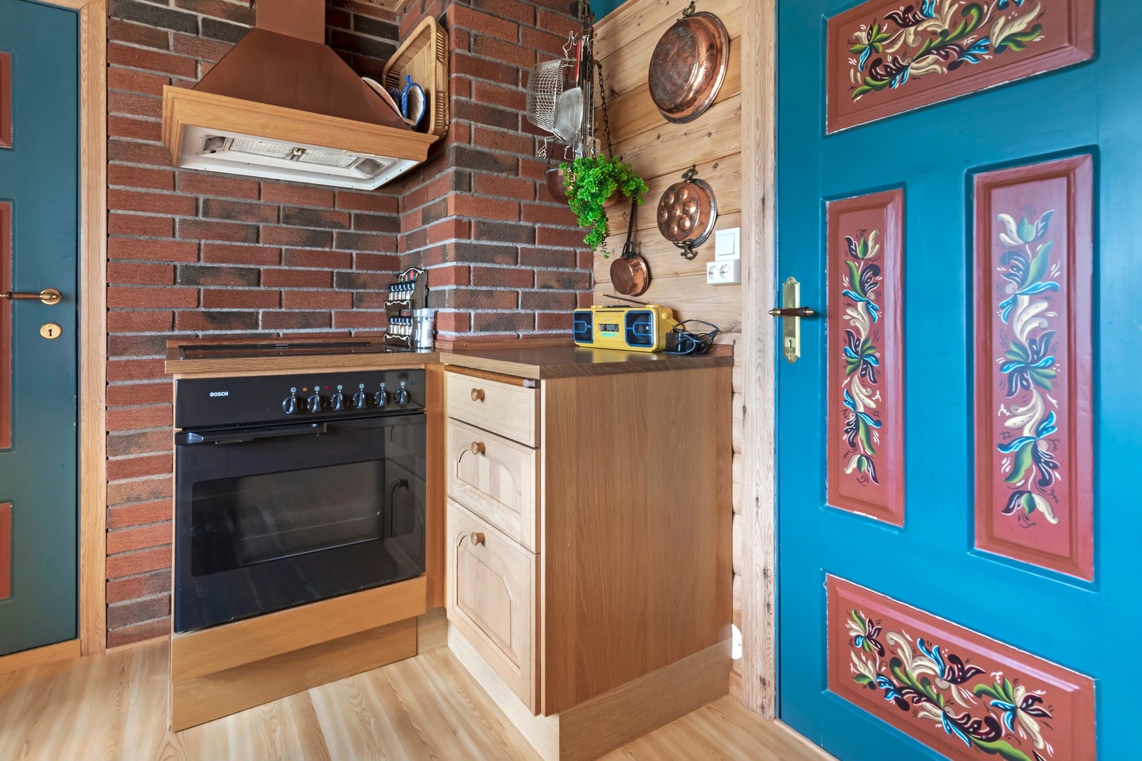 Fasadestein av tegl bak komfyr Galleribilde