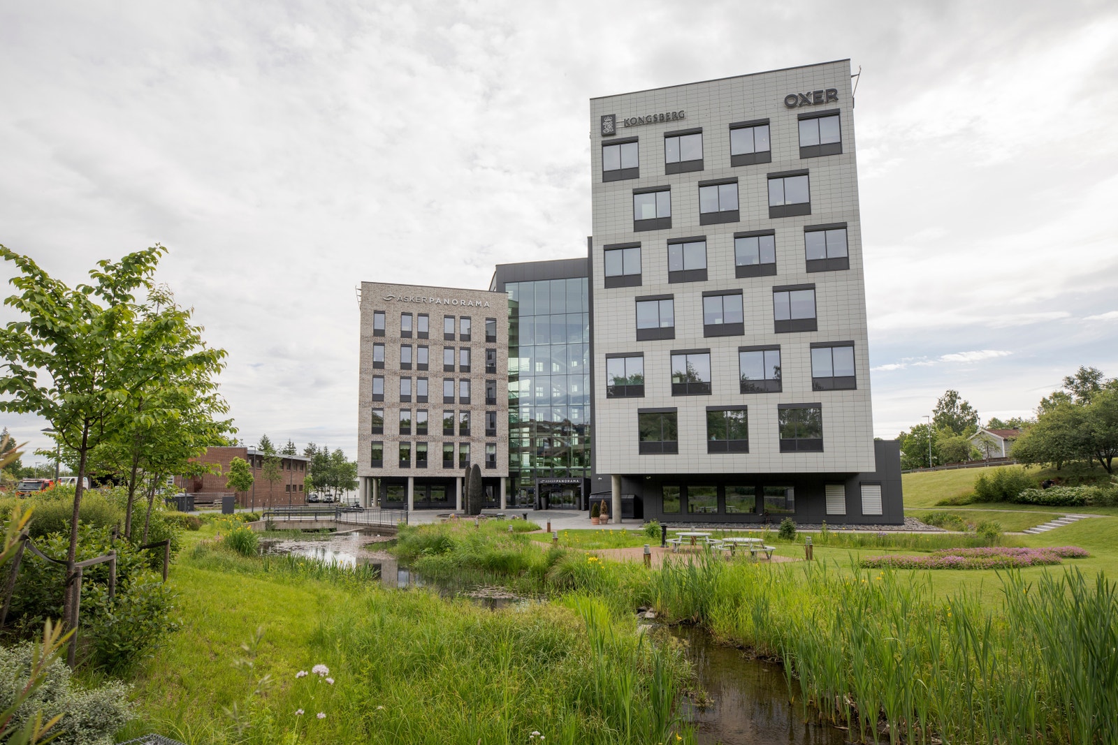 Fasaden fra dammen Galleribilde