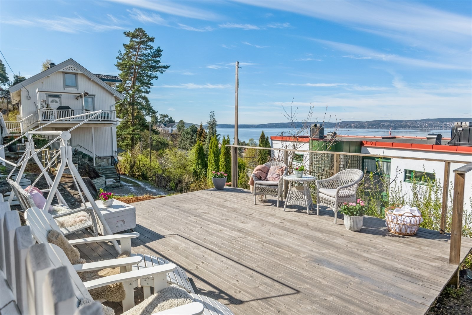 Her kan du invitere venner og familie til hyggelige lag i spektakulær solnedgang, Herfra er det 5 minutter å gå til stranda Galleribilde