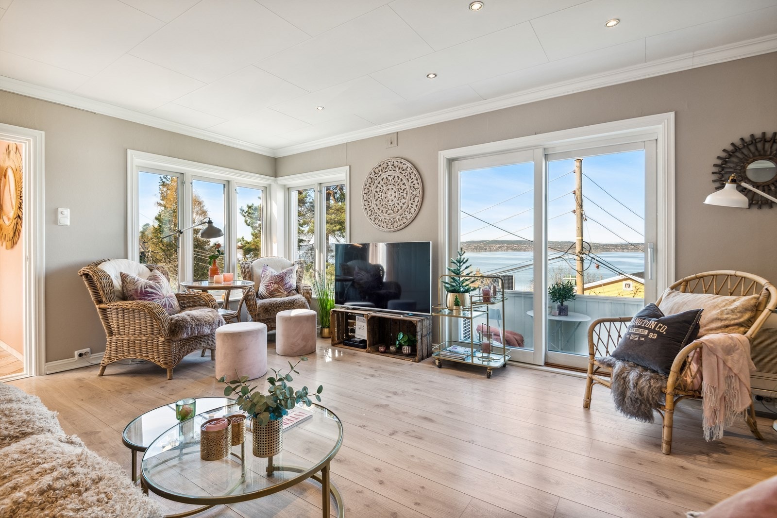 Stor stue med flere møbleringsmuligheter Galleribilde