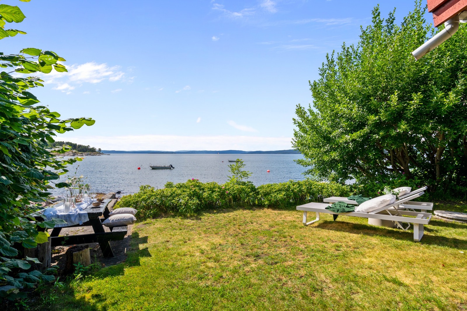 Foretrekker du en tur langs havet i den salte sjøluften, er det kilometervis med kystlinje rundt hele Jeløy som egner seg godt for både kortere og lengre utflukter. Galleribilde