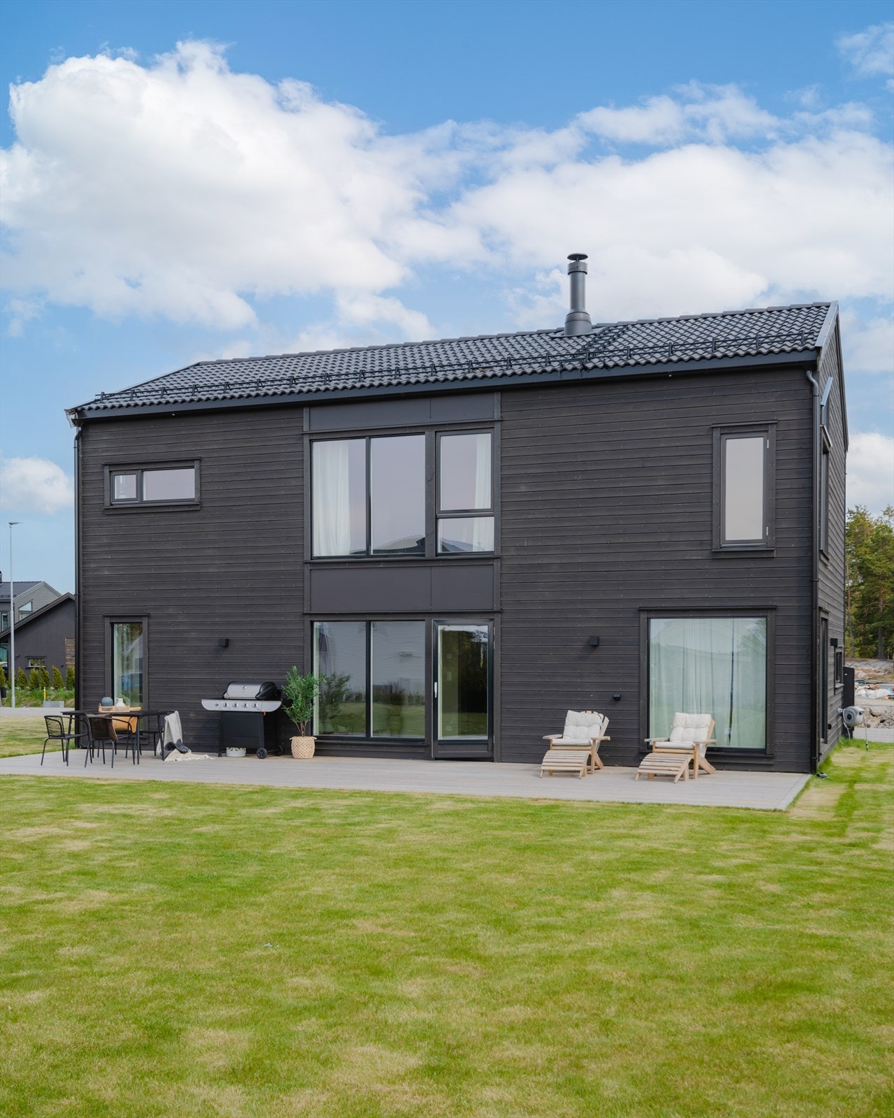 Tomten innehar en god størrelse og er flat og planert. Galleribilde