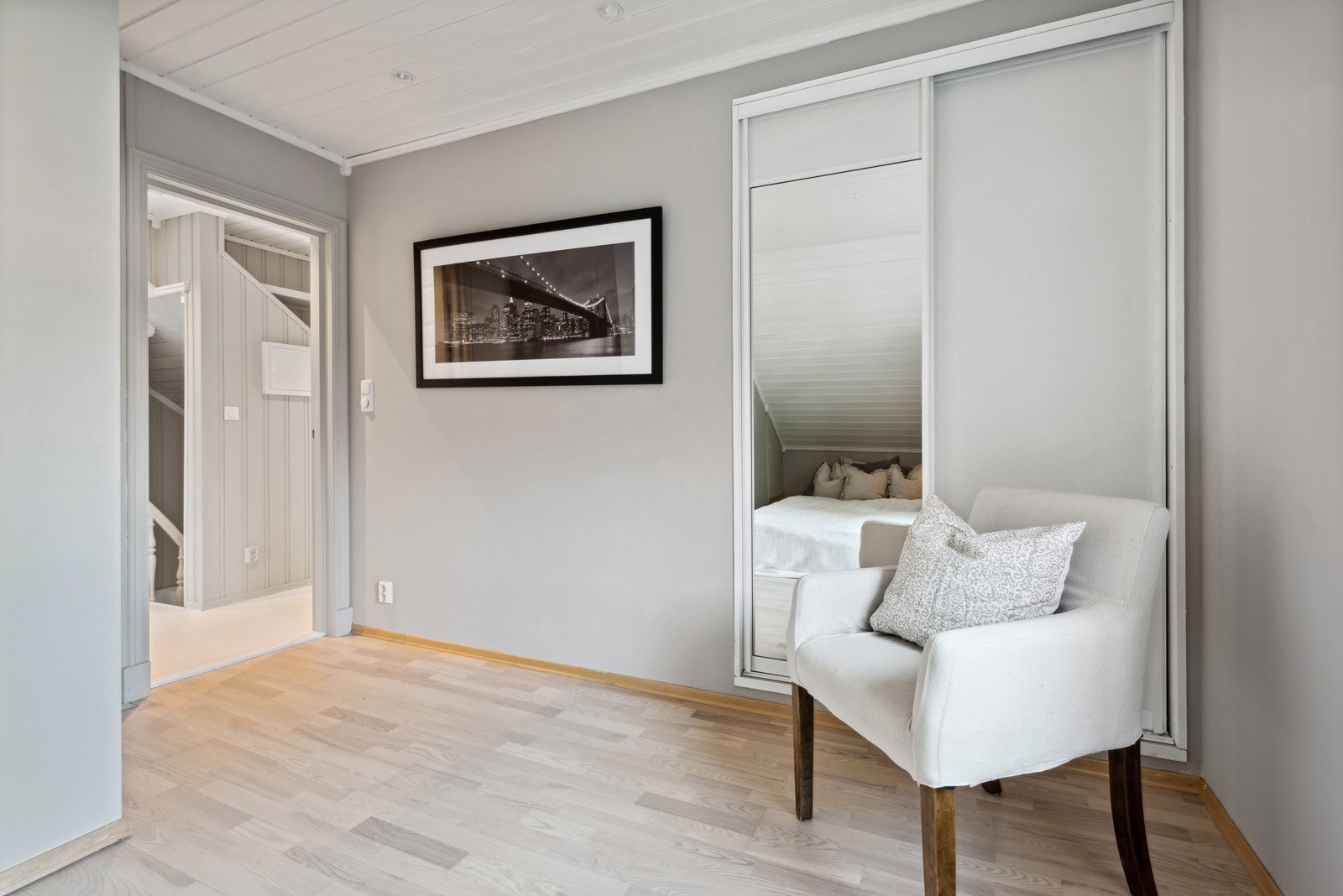 Soverom 1 med skyvedørsgarderobe Galleribilde