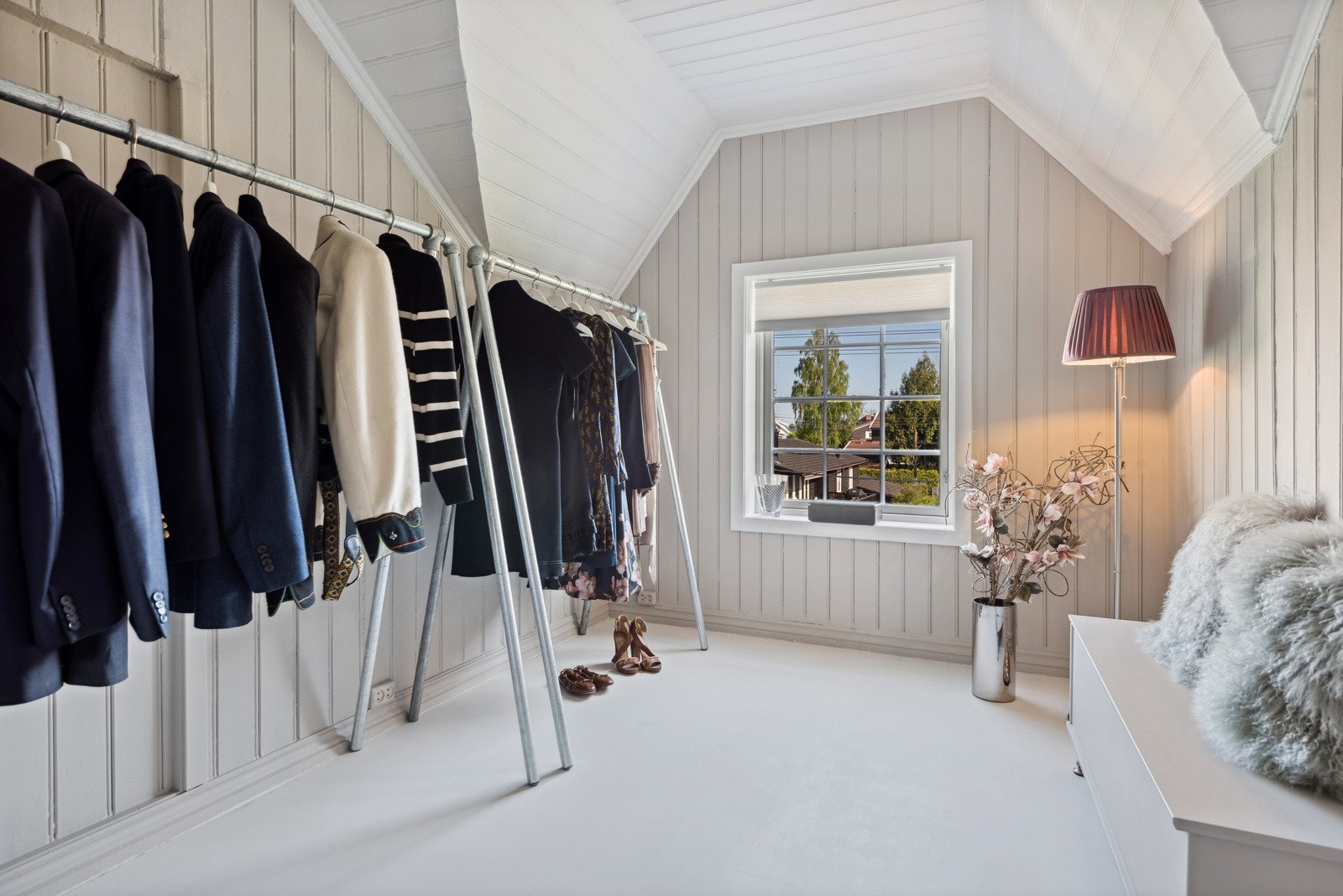 I 2. etasje er det et stort walk- in closet Galleribilde